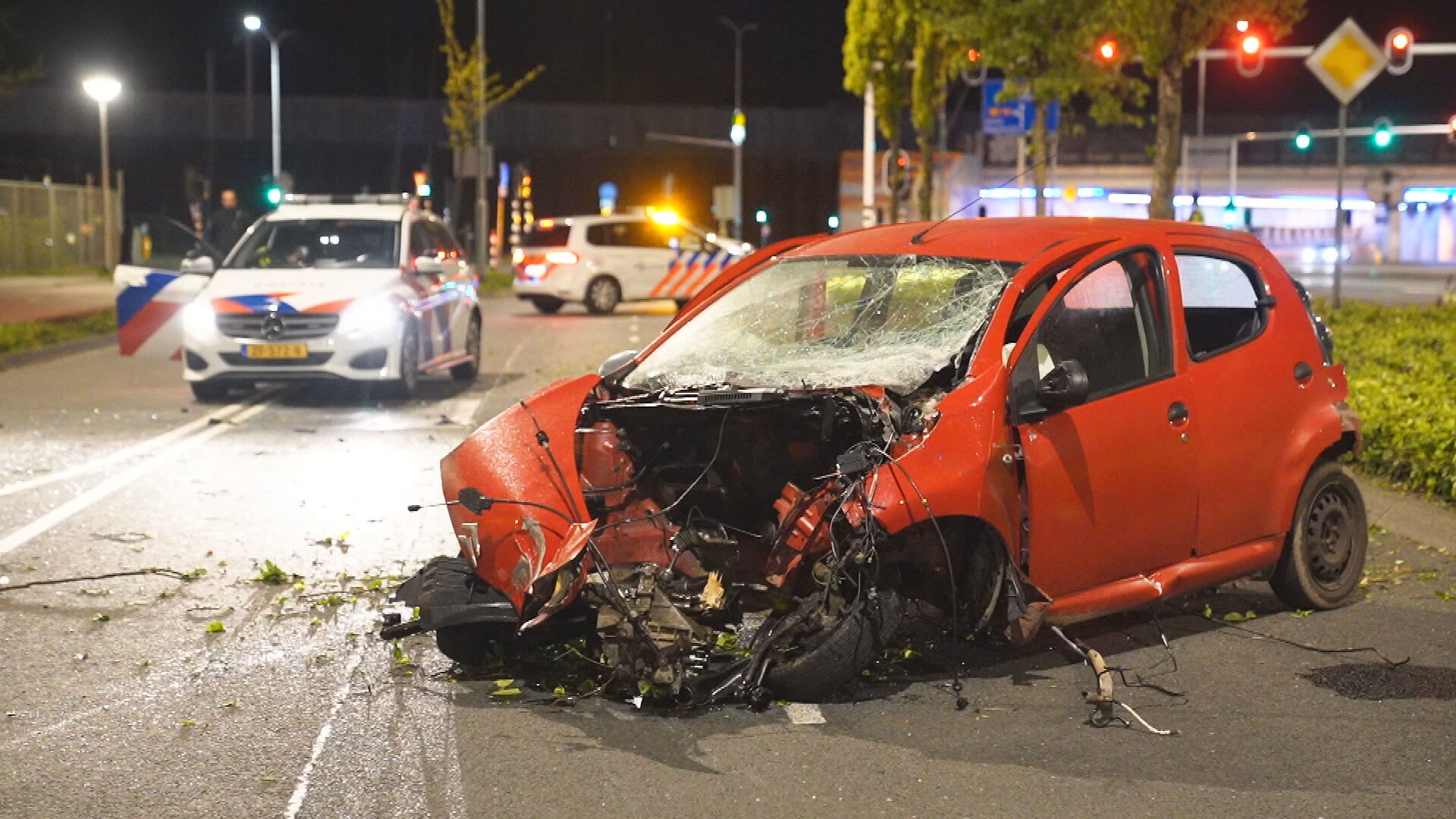 Bestuurder (25) crasht tijdens politieachtervolging op hoge snelheid door Eindhoven