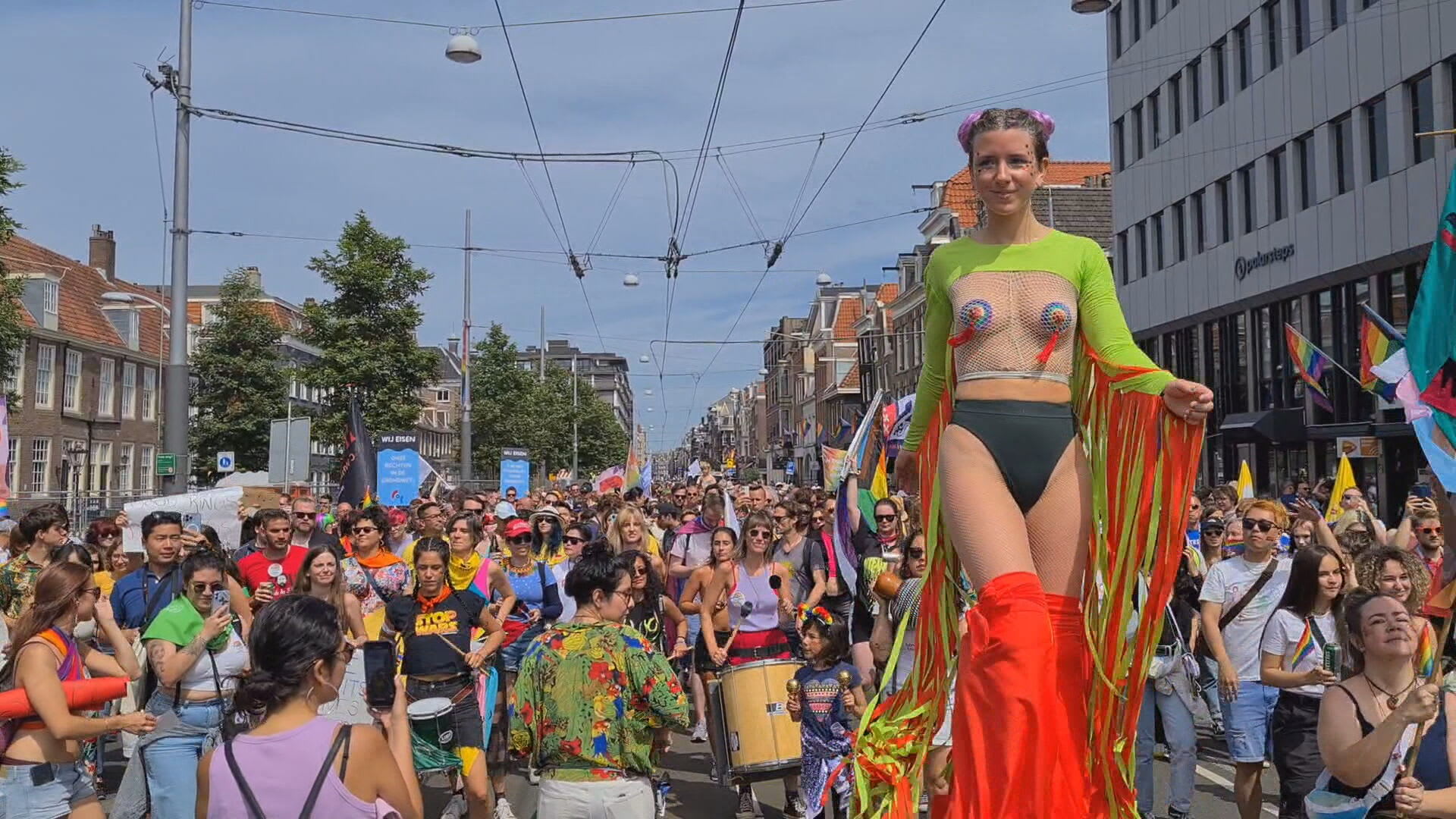 Duizenden deelnemers Pride Walk willen meer gelijkheid lhbti'ers