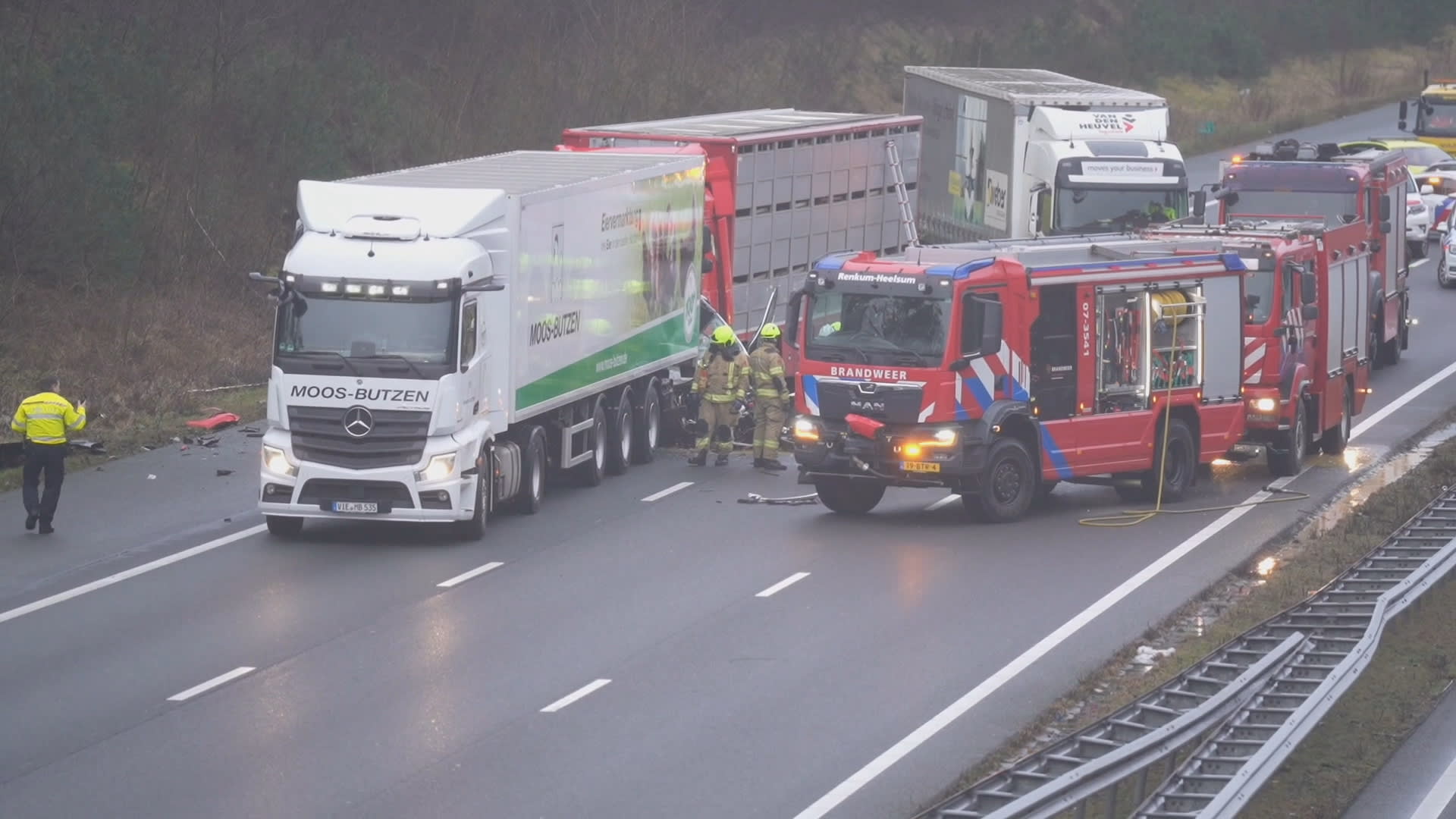 Dodelijk verkeersongeval op A50 bij Renkum, bestuurder vrachtwagen gearresteerd