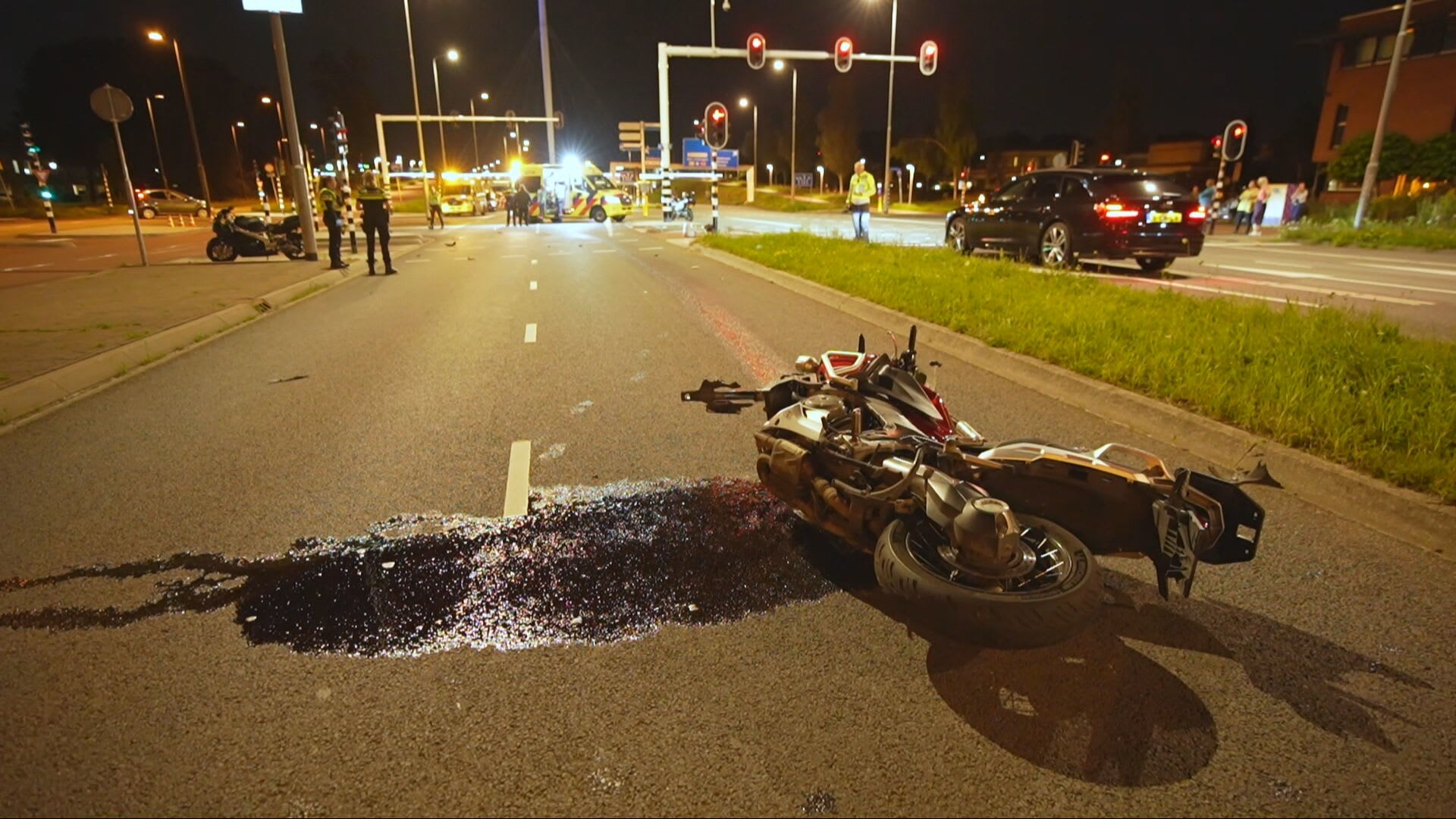 Dronken automobilist rijdt motorrijder aan en slaat daarna op de vlucht