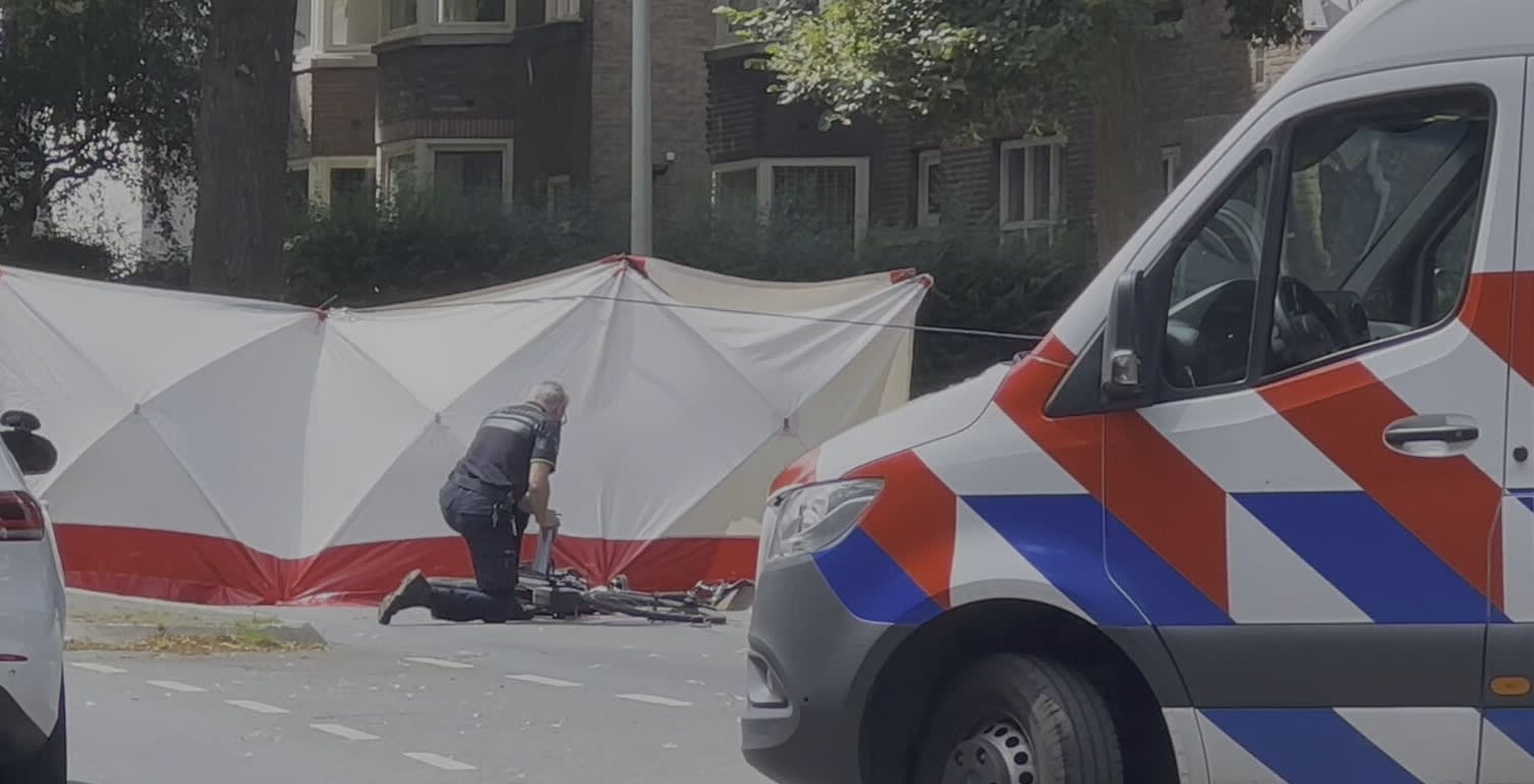 Fietsster (66) overleden na aanrijding met bestelbus in Maastricht