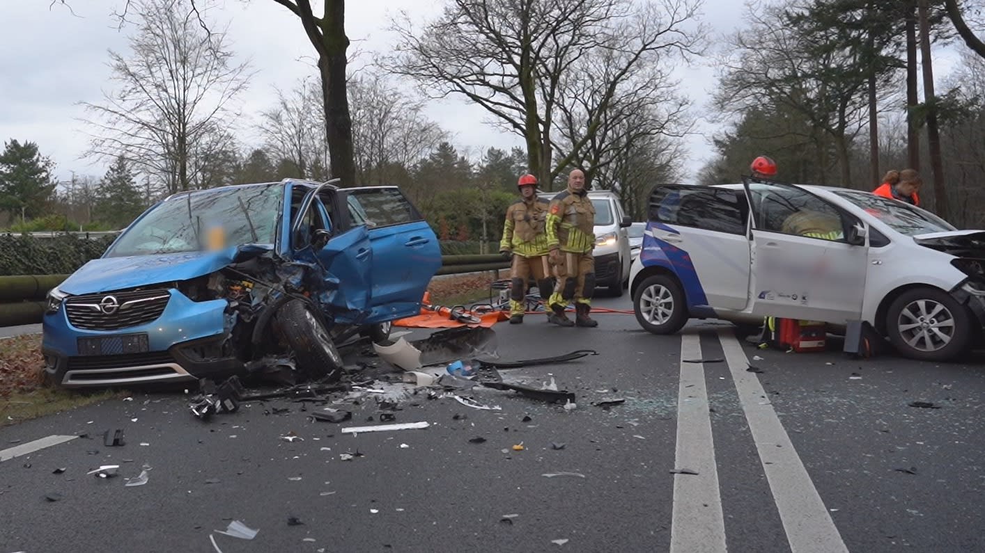 Zwaargewonde en ravage na ernstig auto-ongeluk in Dorst