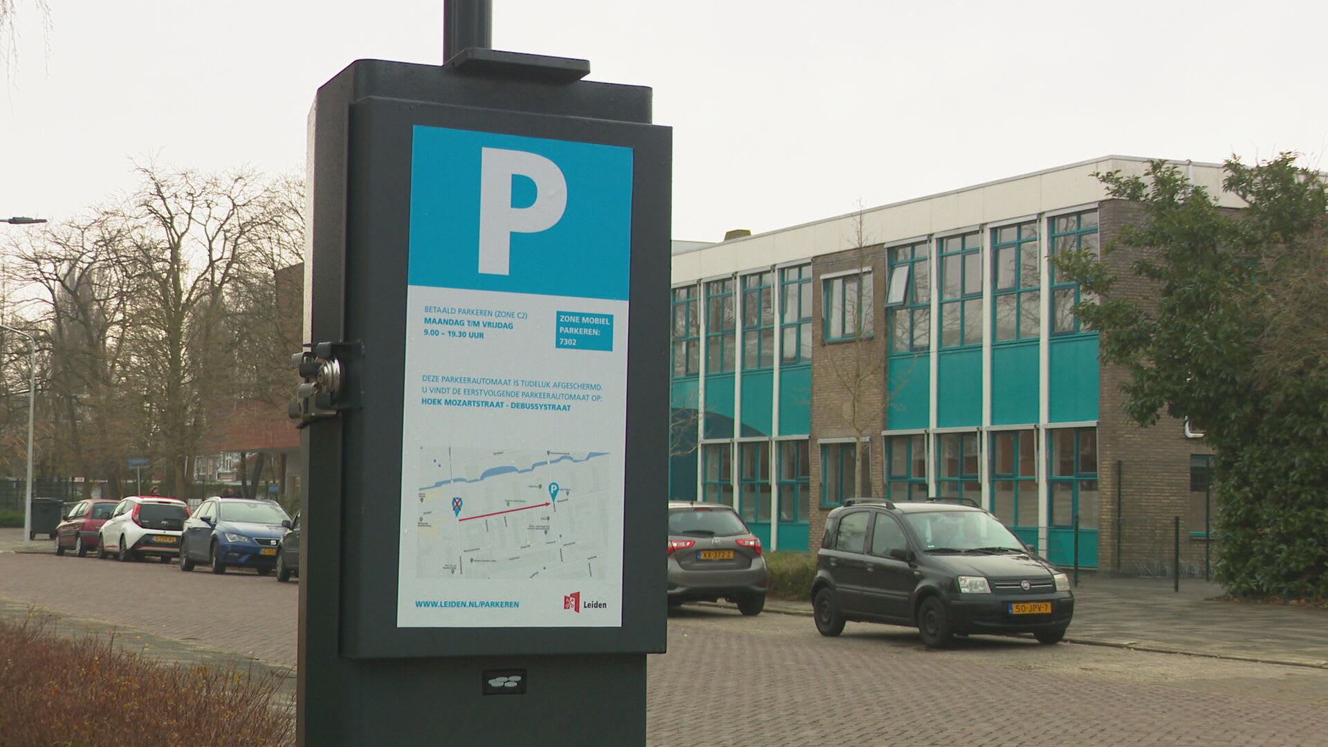 Betaald parkeren kost leraren van Leidse school duizenden euro's per jaar 