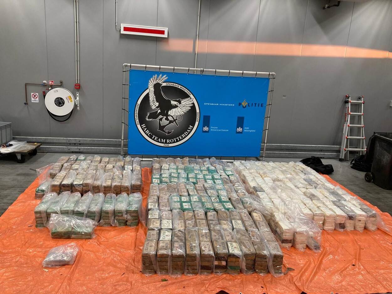 1600 kilo cocaïne onderschept in Rotterdamse haven, vijf mannen opgepakt