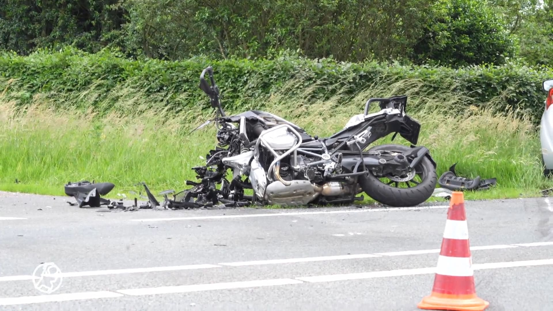 Motorrijder (64) overleden bij flinke botsing in Heemserveen