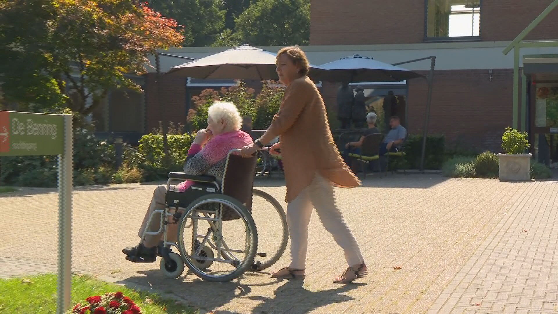 Senioren met dementie moeten definitief gedwongen verhuizen uit zorginstelling: 'Mijn moeder stortte bijna in'