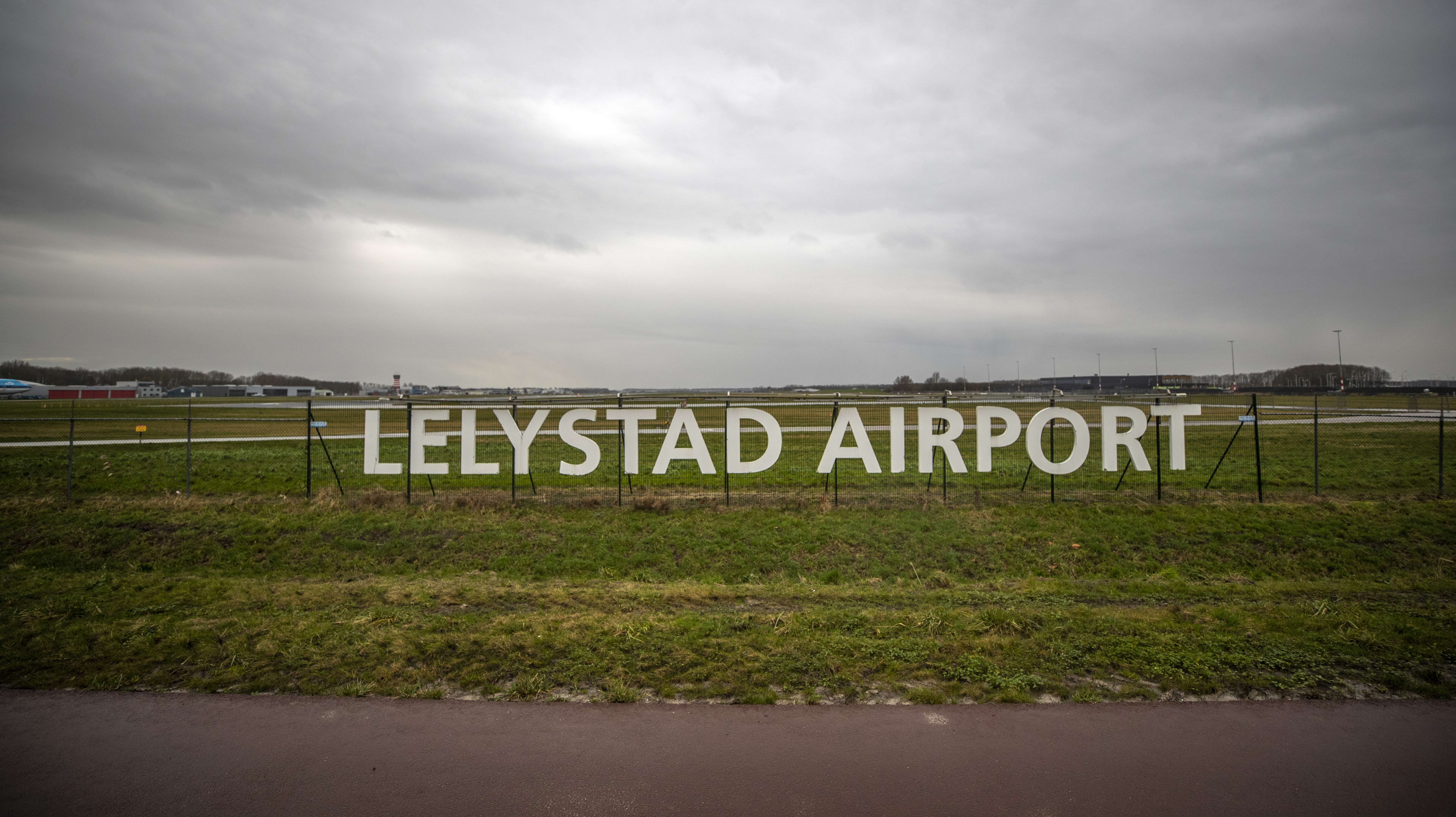 OM onderzoekt 'mogelijk te gunstige' stikstofberekening Lelystad Airport