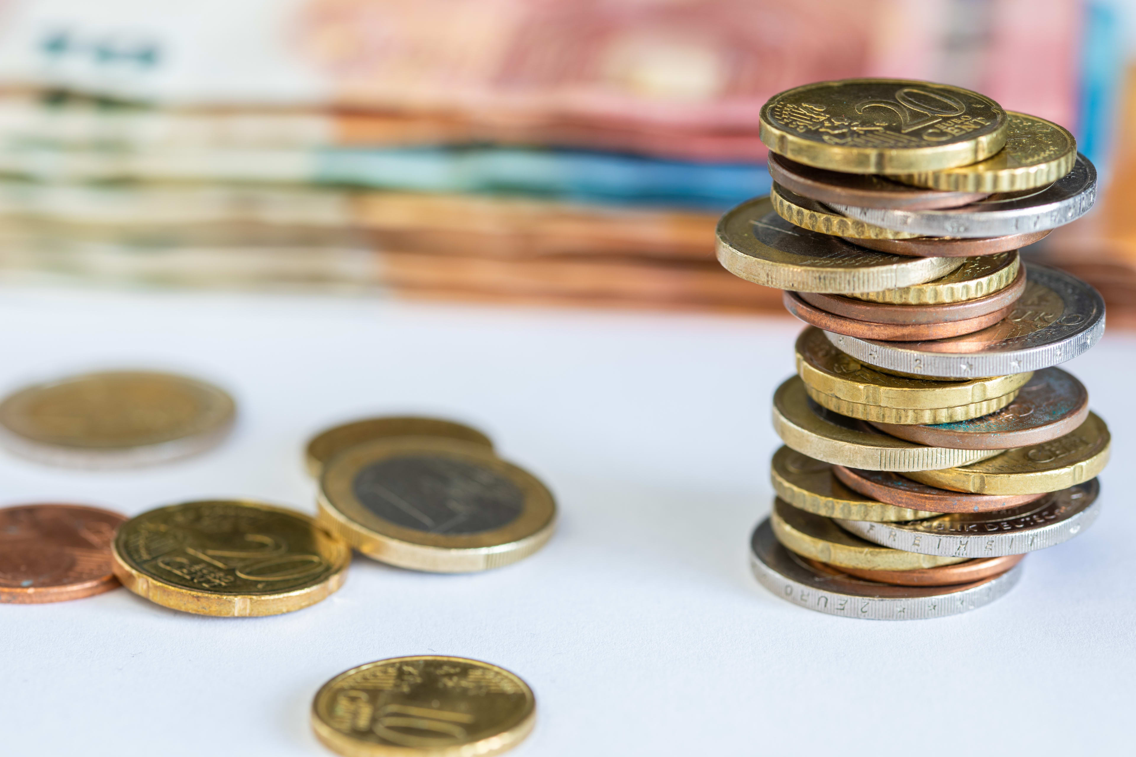 FNV wil loonsverhogingen tot 14 procent en minimumloon 'snel' naar 16 euro