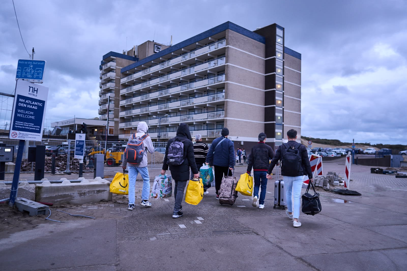 'Eerste asielzoekers uit hotel Kijkduin vertrokken'