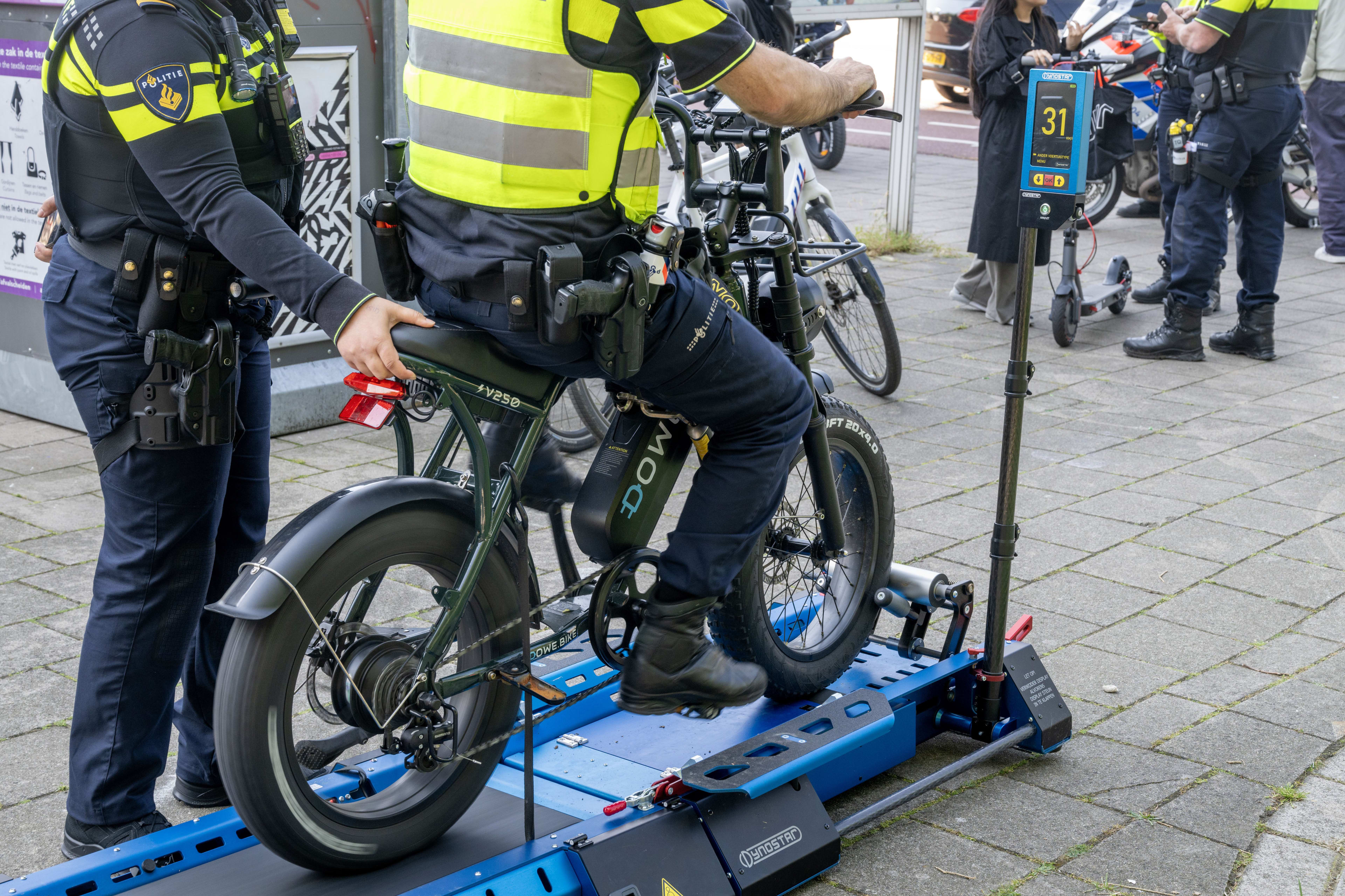 Chinese fatbikes zonder moeite naar 45 km/u: 'Het is een levensgevaarlijk ding'