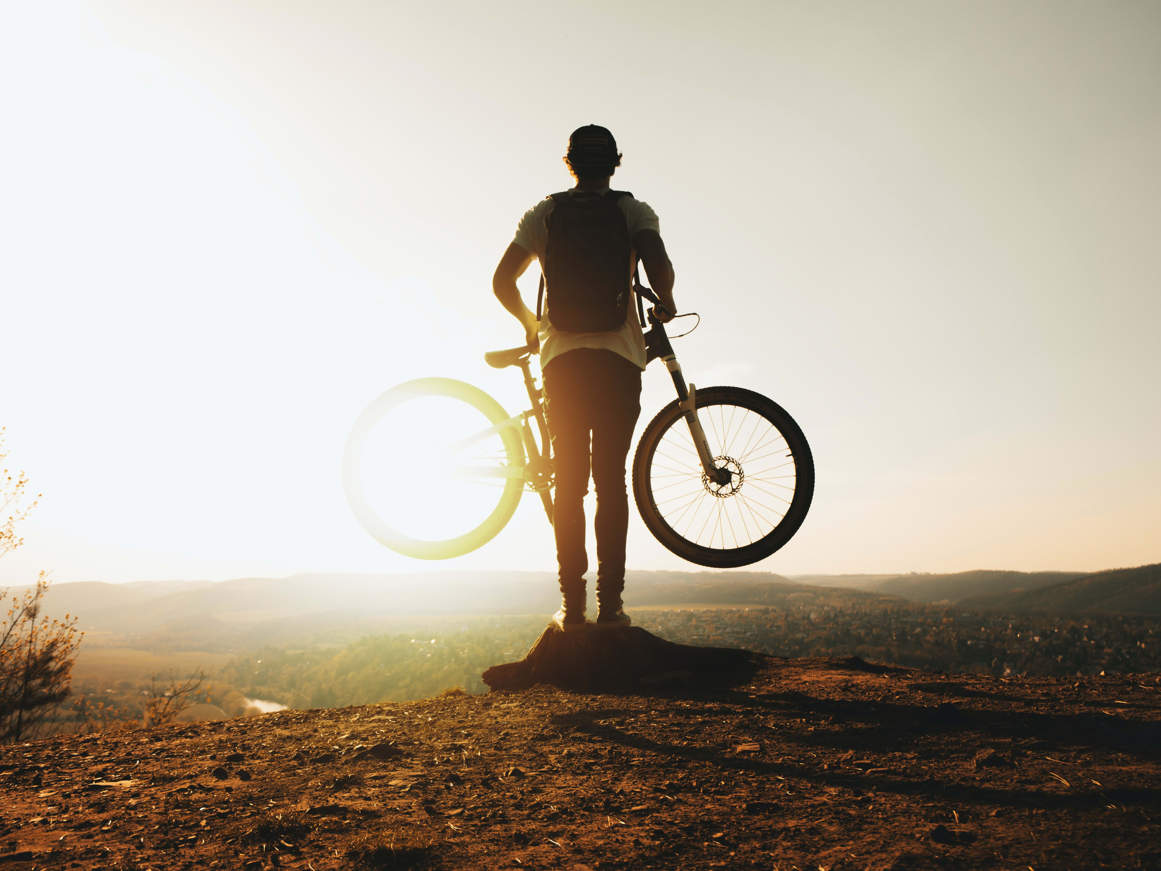 Politie Nijmegen zoekt meppende mountainbiker die wandelaarster mishandelde