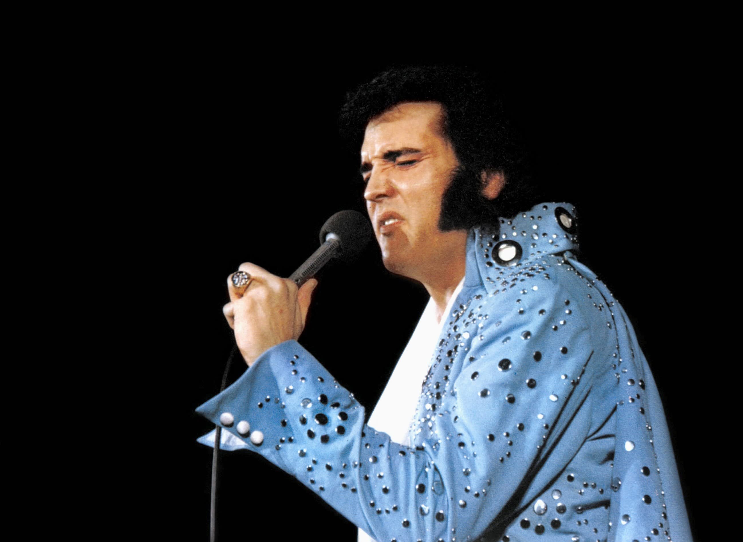 Elvis Presley zou 90 jaar zijn geworden, Dax (19) houdt zijn muziek in