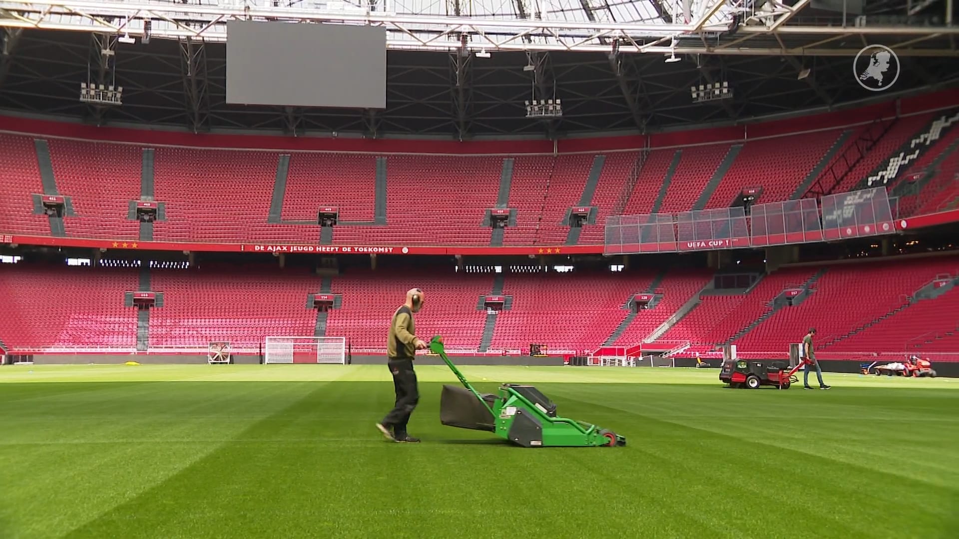 Ajax-fans kunnen nu een stukje heilige grasmat uit ArenA bemachtigen