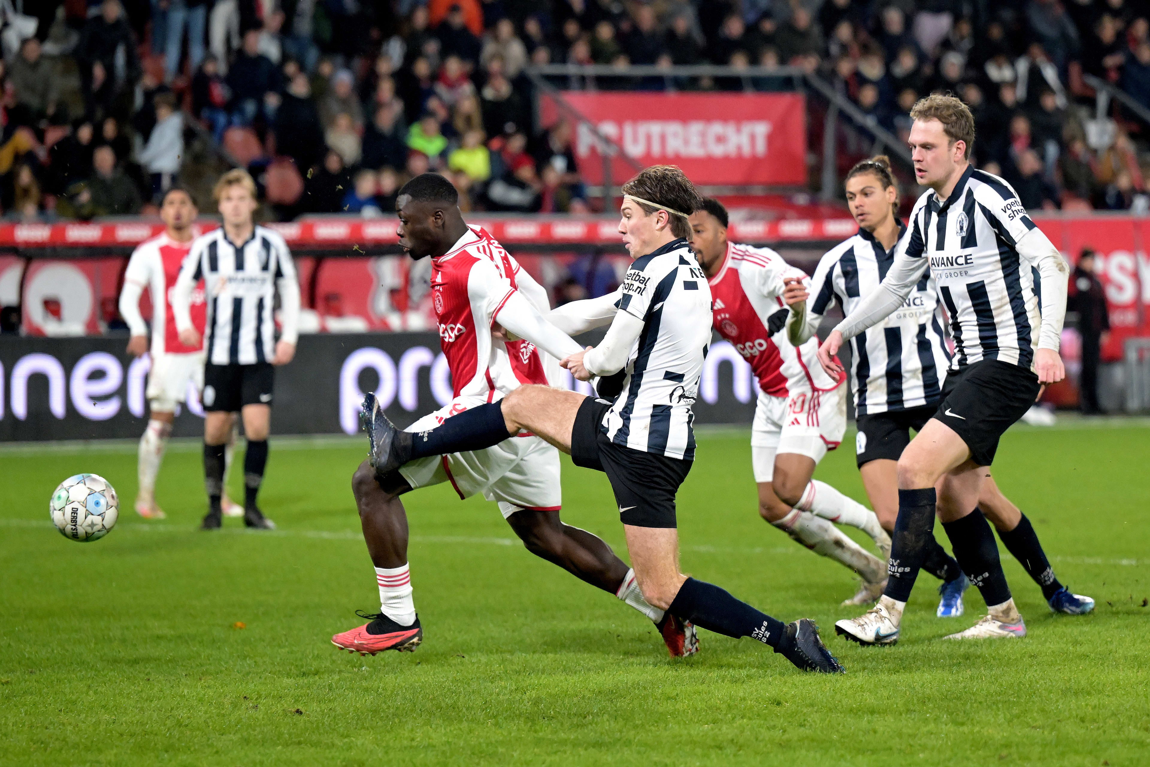 Grootste bekerstunt ooit: Hercules verslaat Ajax na hysterische finale