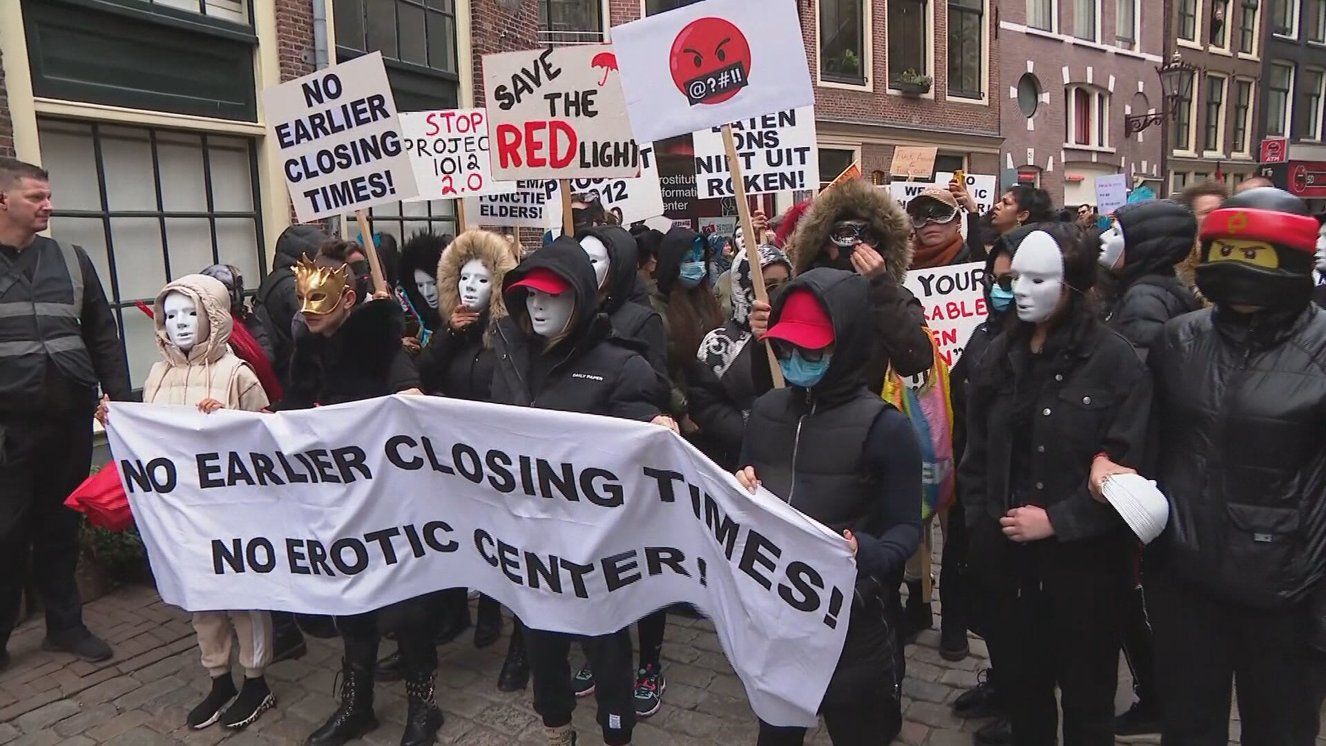 Sekswerkers Wallen protesteren tegen nieuw erotisch centrum: 'Wij gaan nergens heen'