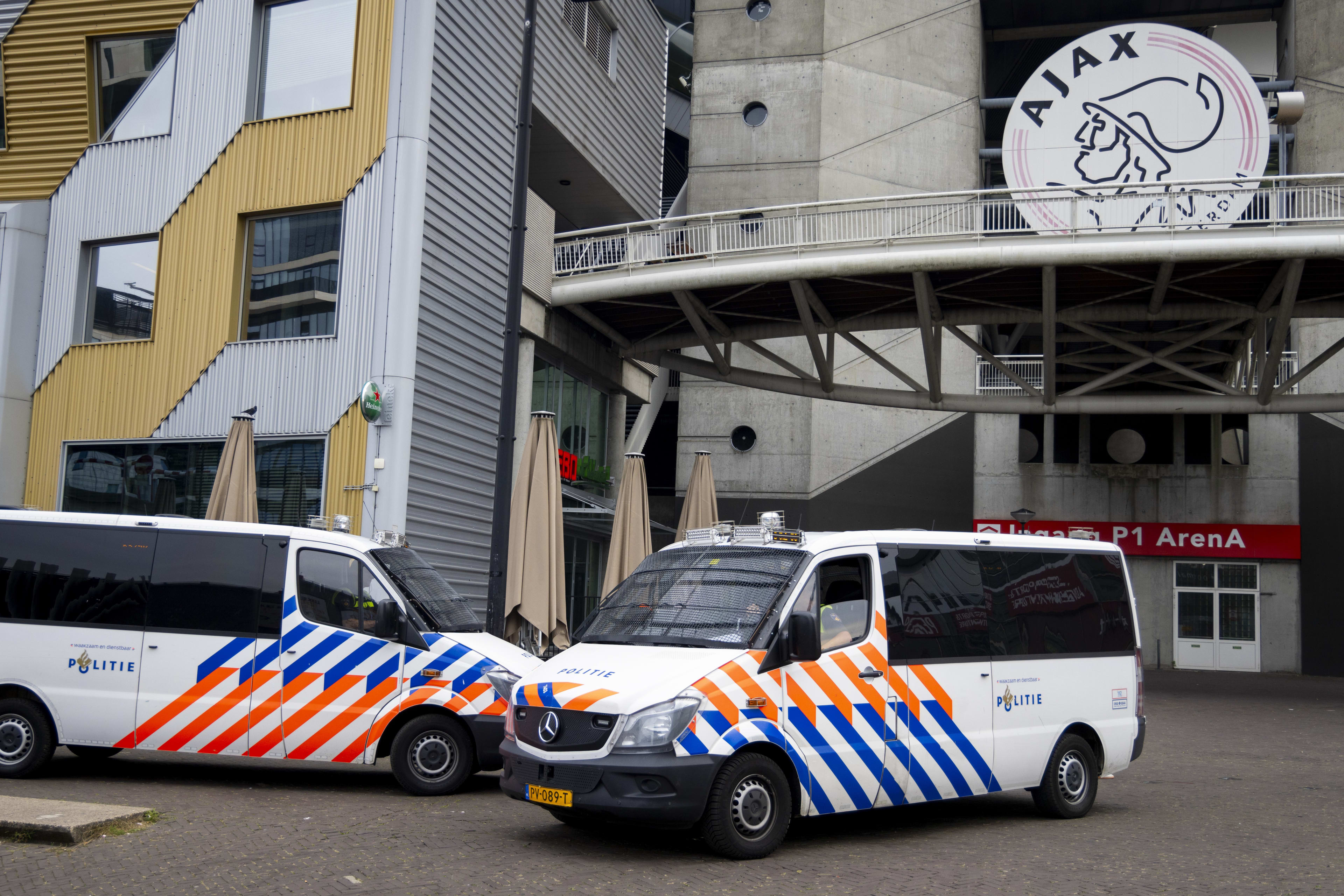 Veiligheidsrisicogebied rondom Johan Cruijff ArenA tijdens Ajax-AZ 