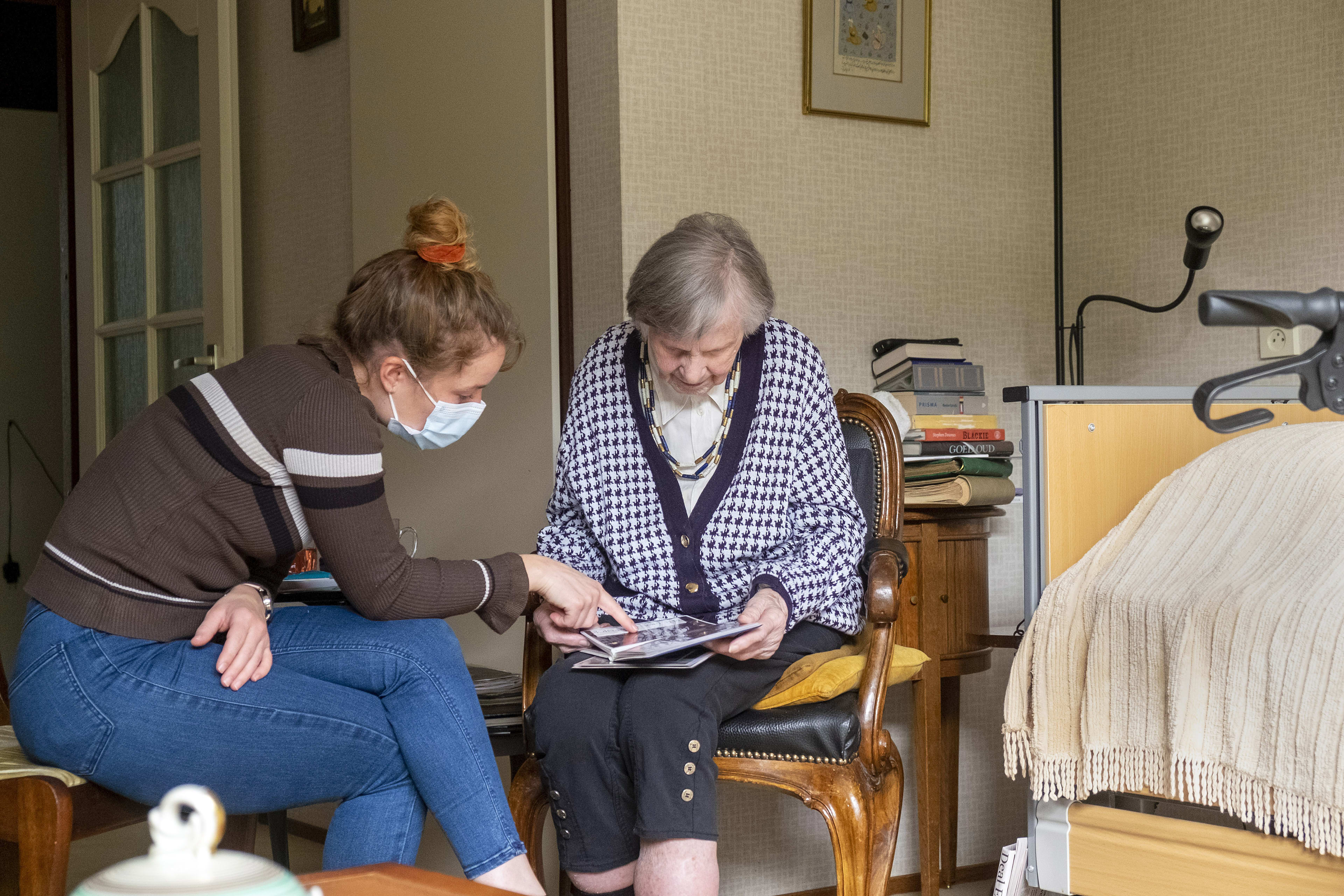 Ouderenzorg schreeuwt om vrijwilligers, maar extra handjes blijven weg