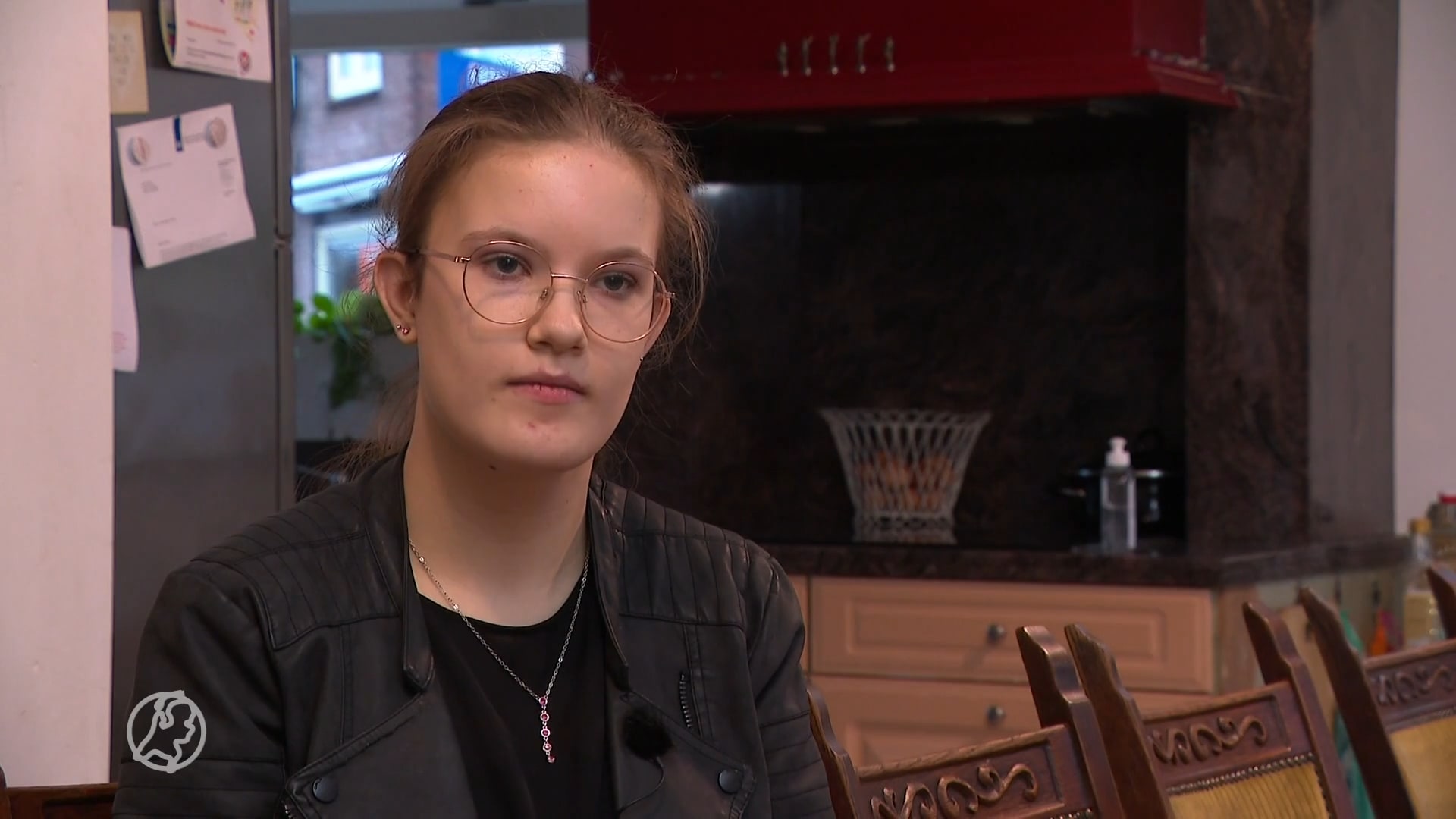 Kwetsbare Rianne (16) zit bijna jaar in quarantaine, maar krijgt geen vaccin: 'Ik wil ook weer leven'