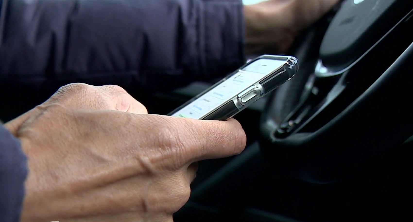 Vrouw voor zevende keer bekeurd voor bellen achter het stuur