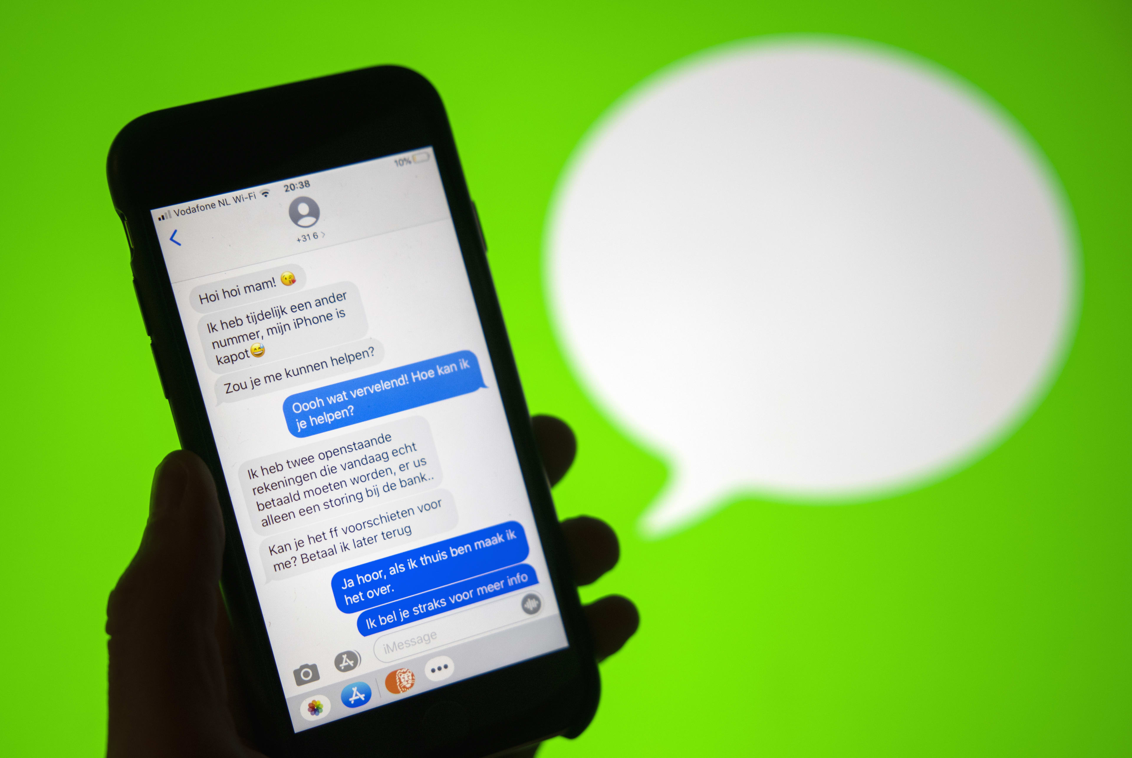 WhatsApp-fraudeurs opgepakt die ruim een ton hebben buitgemaakt