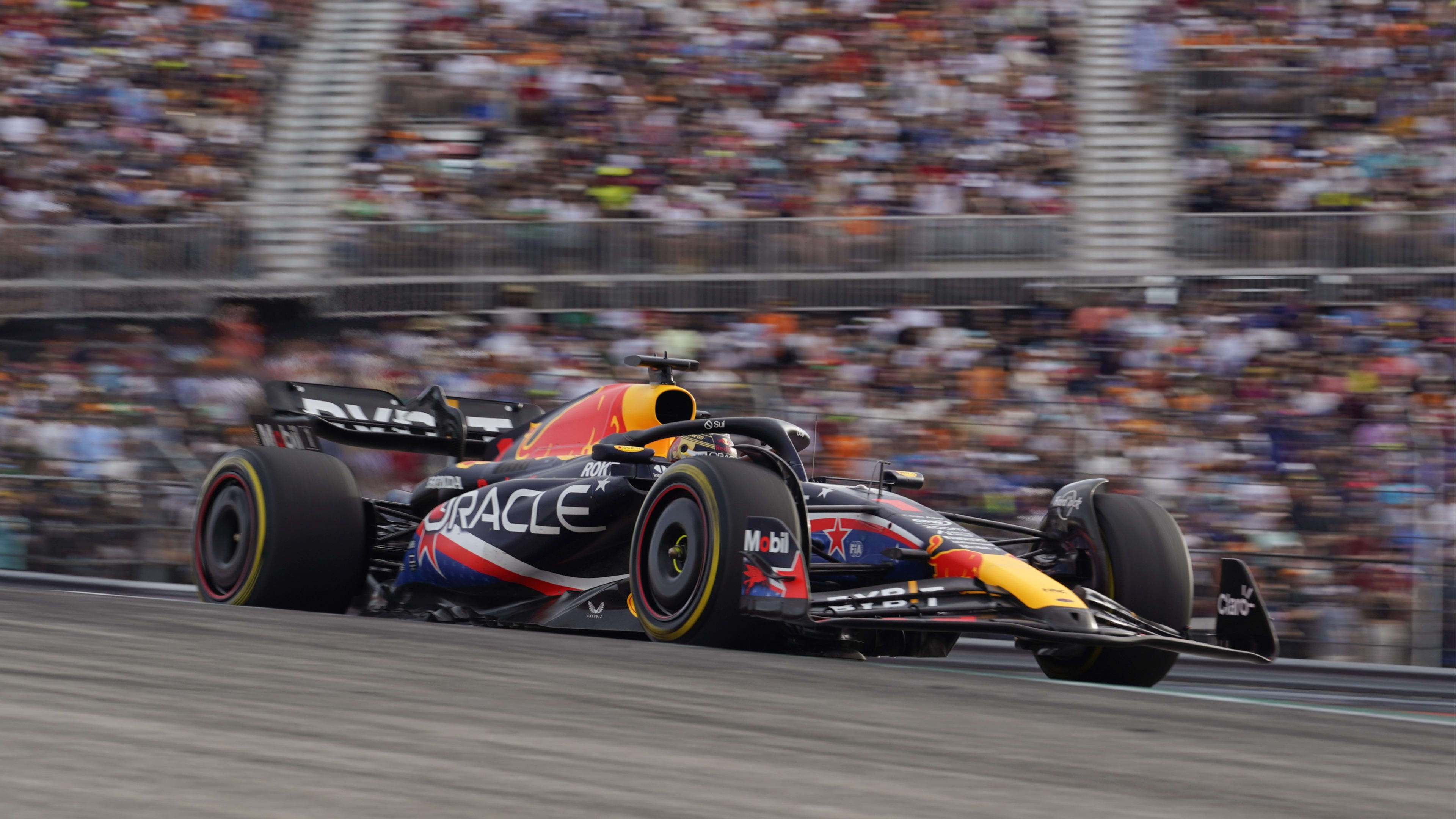 Verstappen wint sprintrace in Austin met twee vingers in de neus