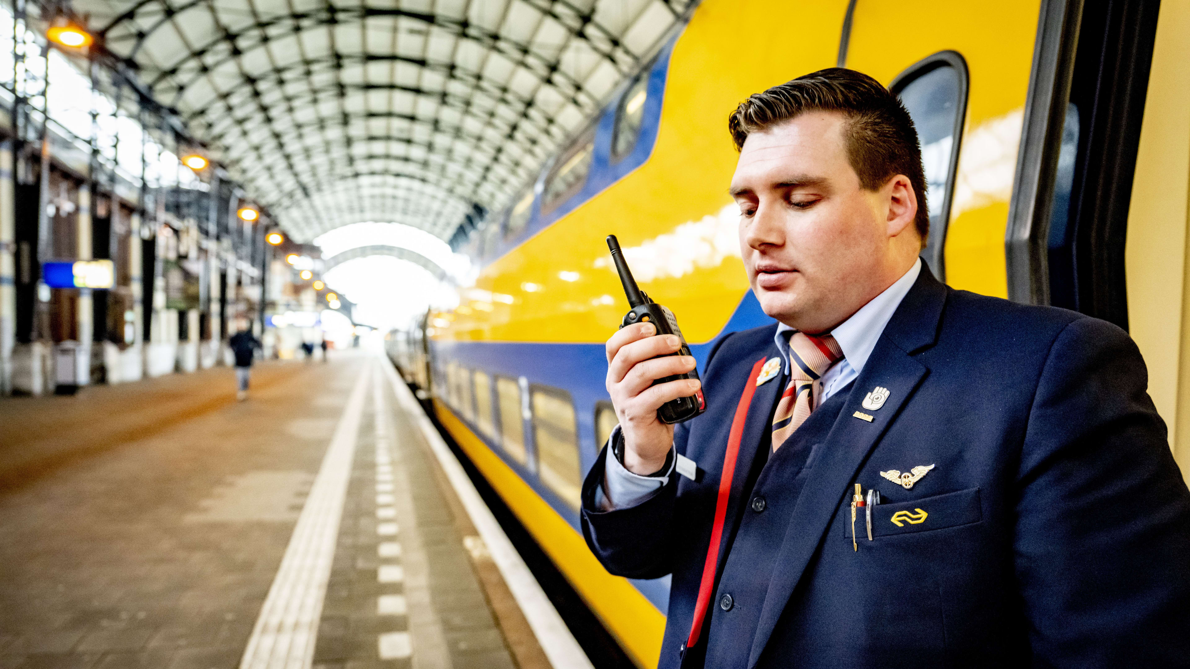 Conducteur mishandeld bij station Naarden-Bussum, dader op de vlucht