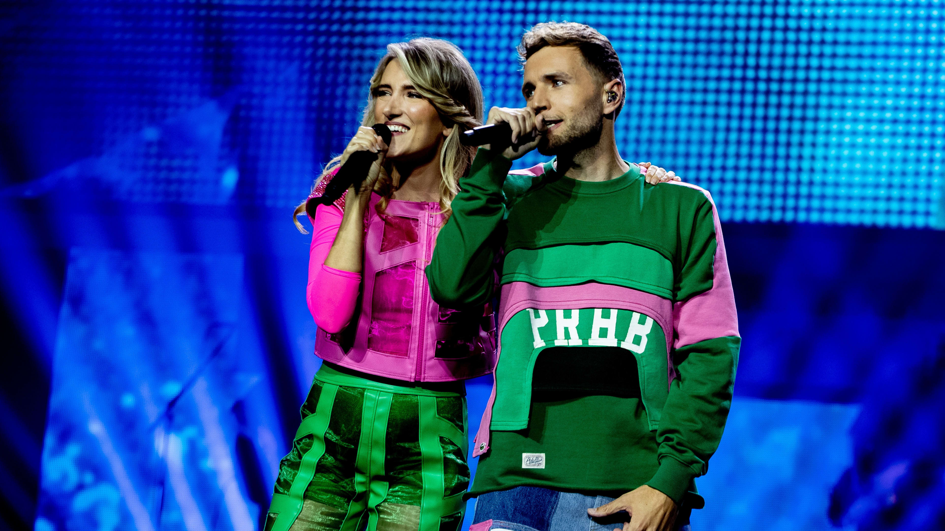 Radiostations en fans draaien tegelijkertijd Lichtje Branden van Suzan & Freek