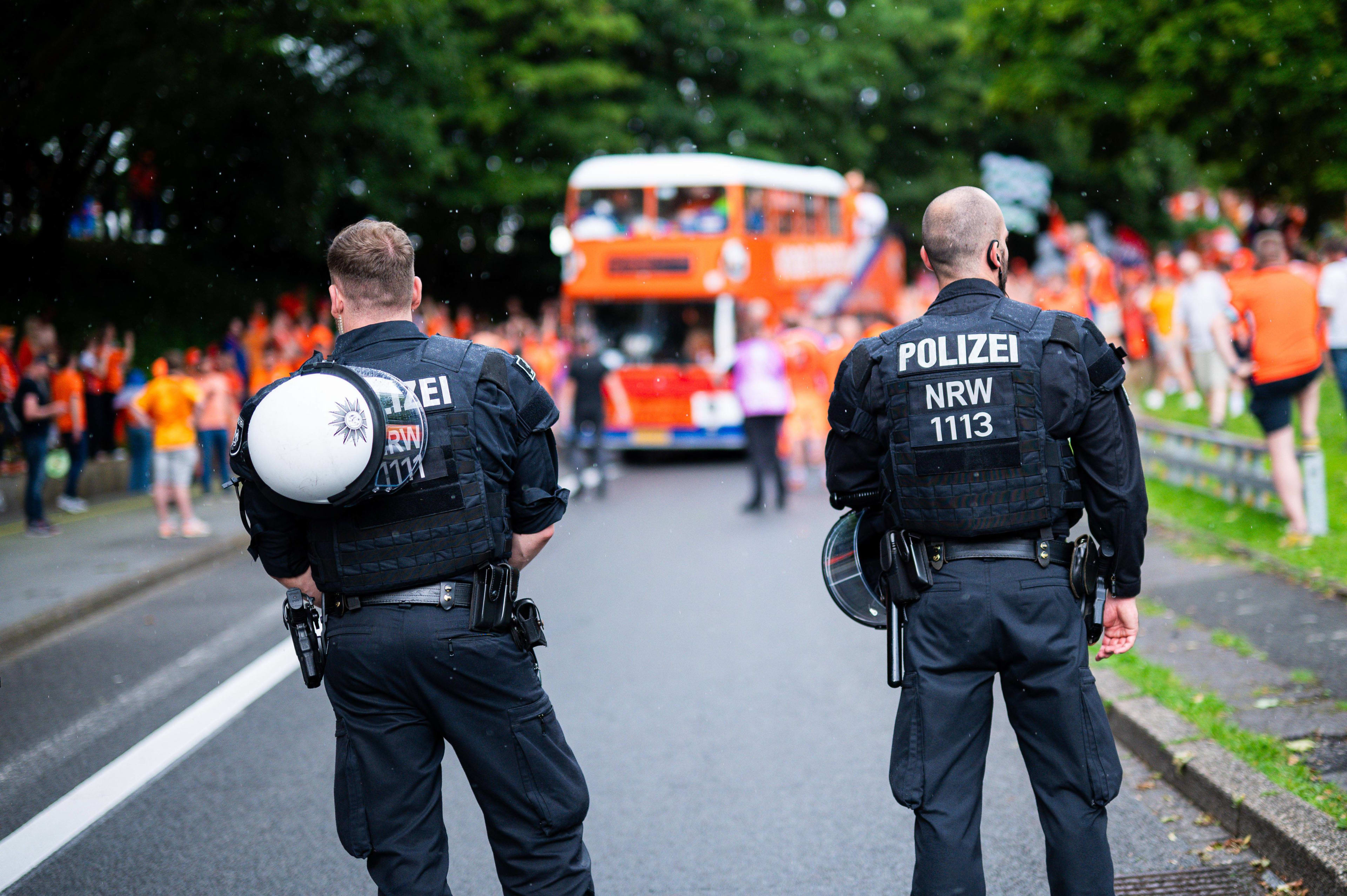 Duitse politie arresteert 23 Nederlanders en 3 Engelsen in Dortmund