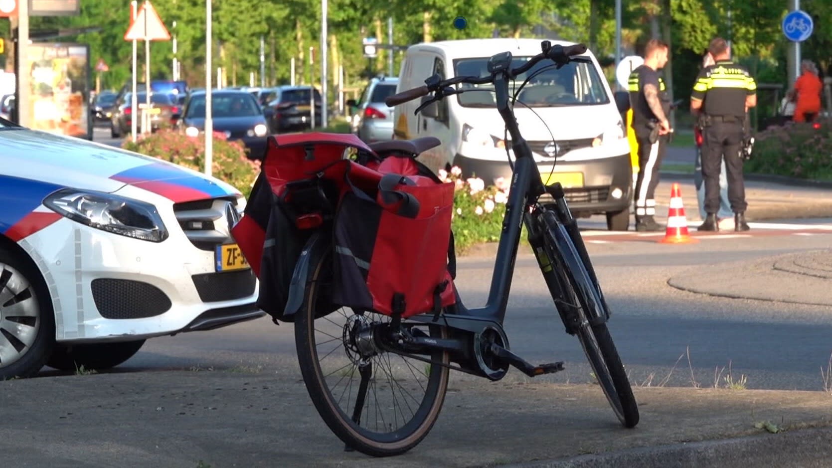 Een automobilist is aangehouden nadat hij een vrouw dood reed in Purmerend