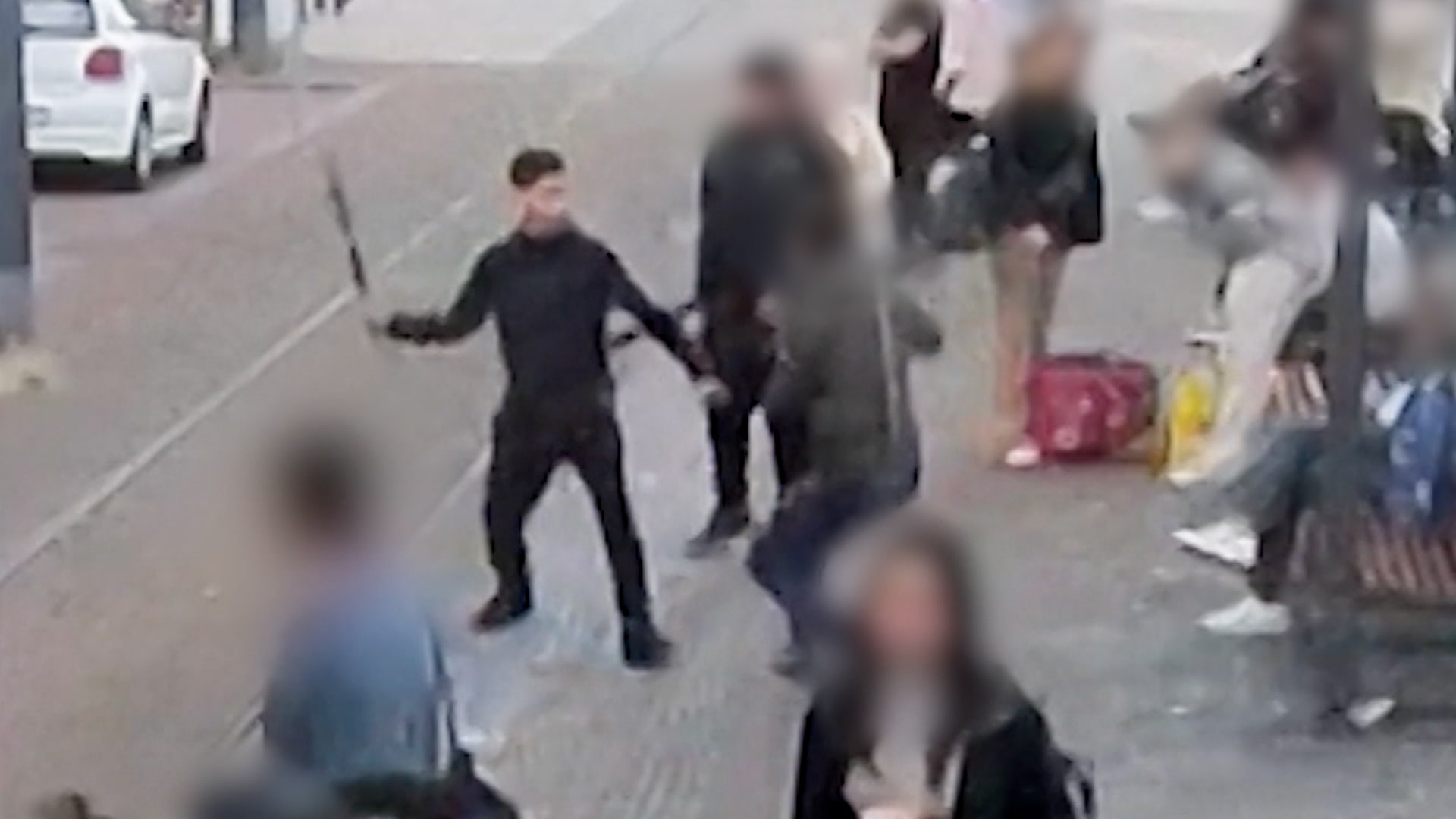 Man (18) aangehouden voor zwaaien met machete bij tramhalte