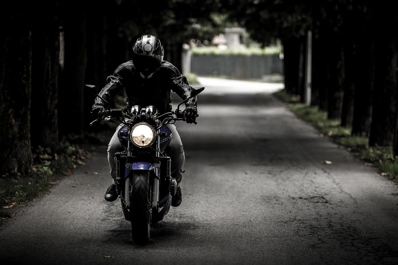 Nederlanders raken motoren kwijt na straatrace in Duitsland: met de bus terug