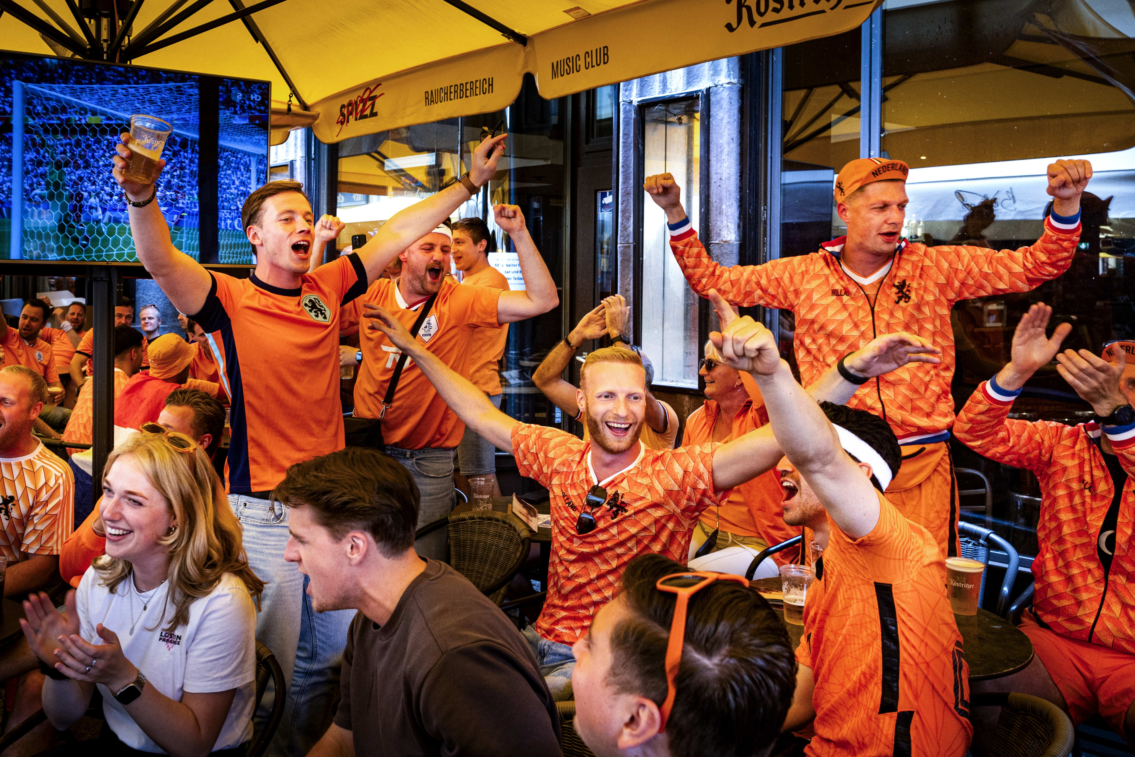 Leipzig kleurt een dag voor de clash met Frankrijk al Oranje