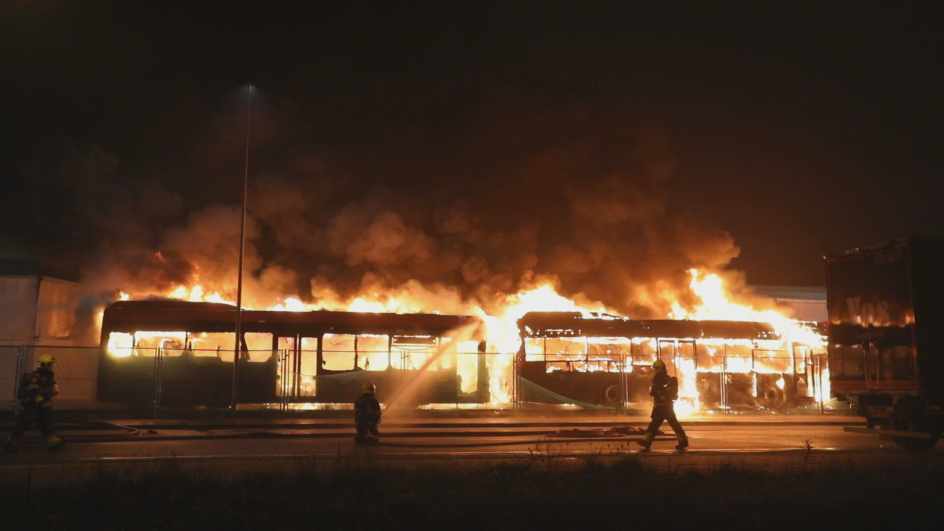 Vier stadsbussen gaan in vlammen op in Haarlem