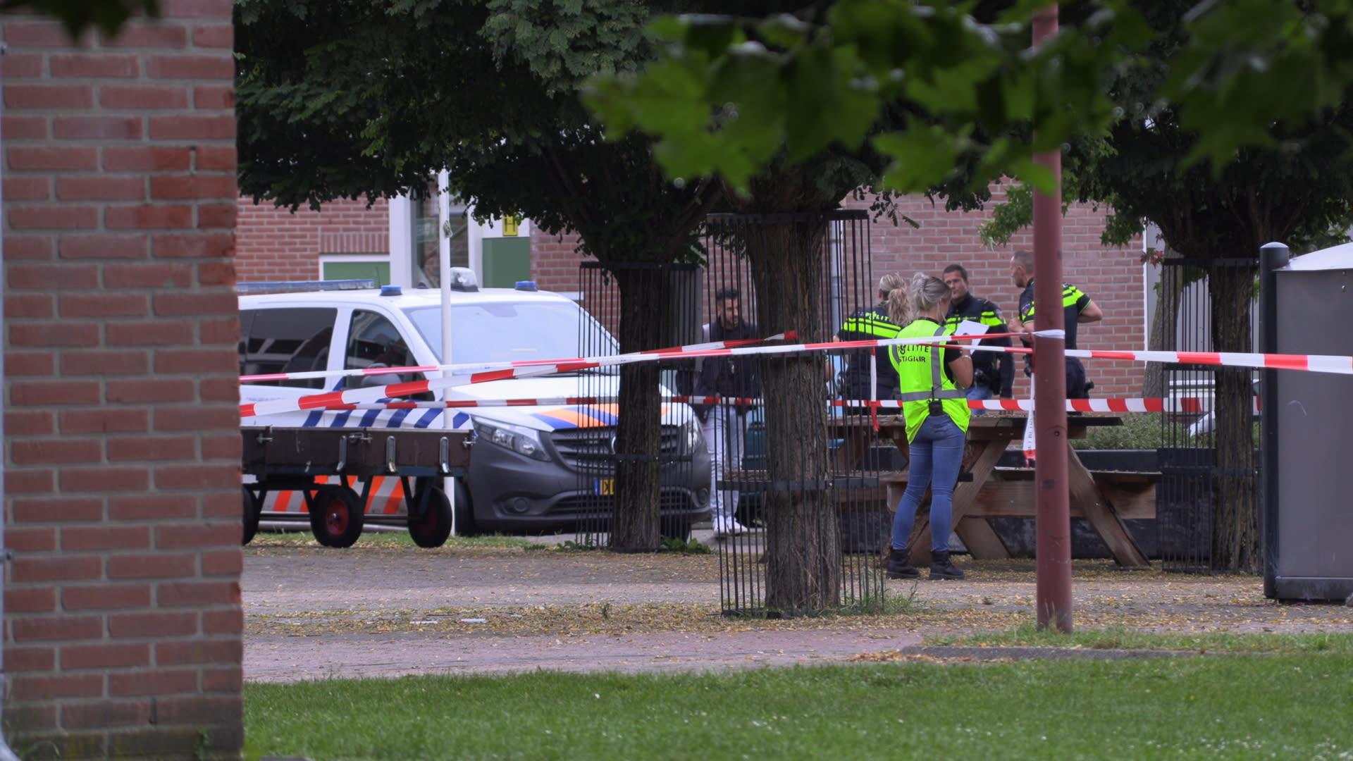 Steekpartij in azc Winterswijk, 'slachtoffer zwaargewond naar ziekenhuis'