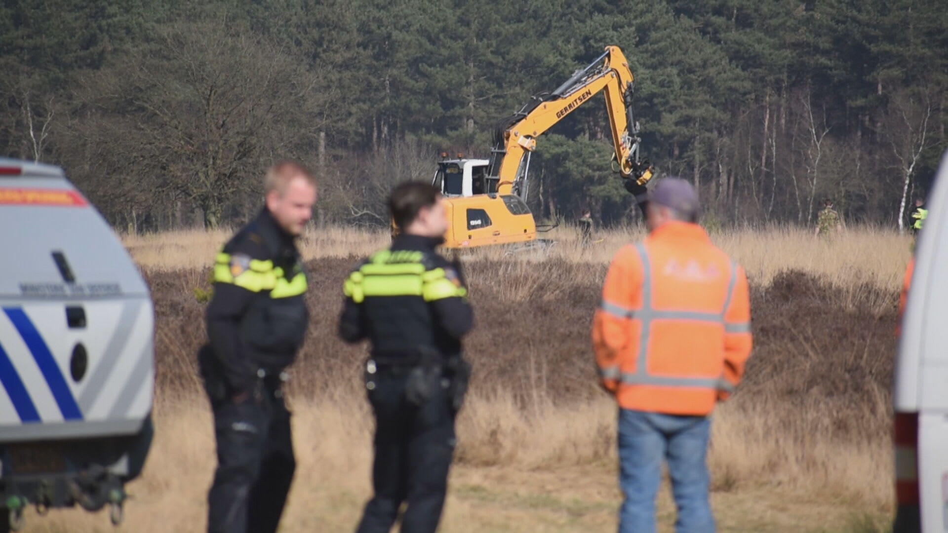 Metaalzoeker vindt oorlogsbom en graaft deze met gevaar voor eigen