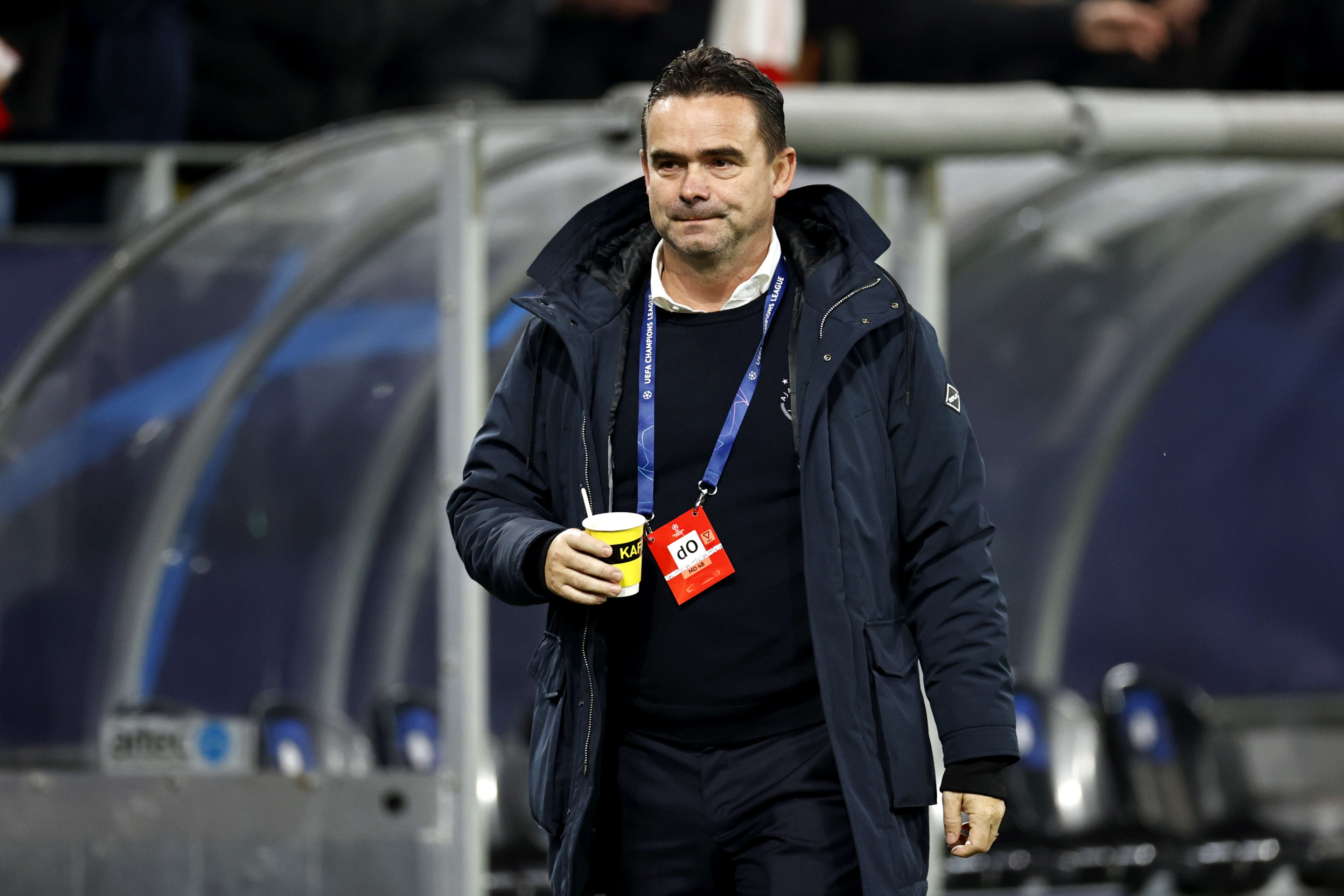 Marc Overmars per direct weg bij Ajax na grensoverschrijdende berichten aan vrouwen