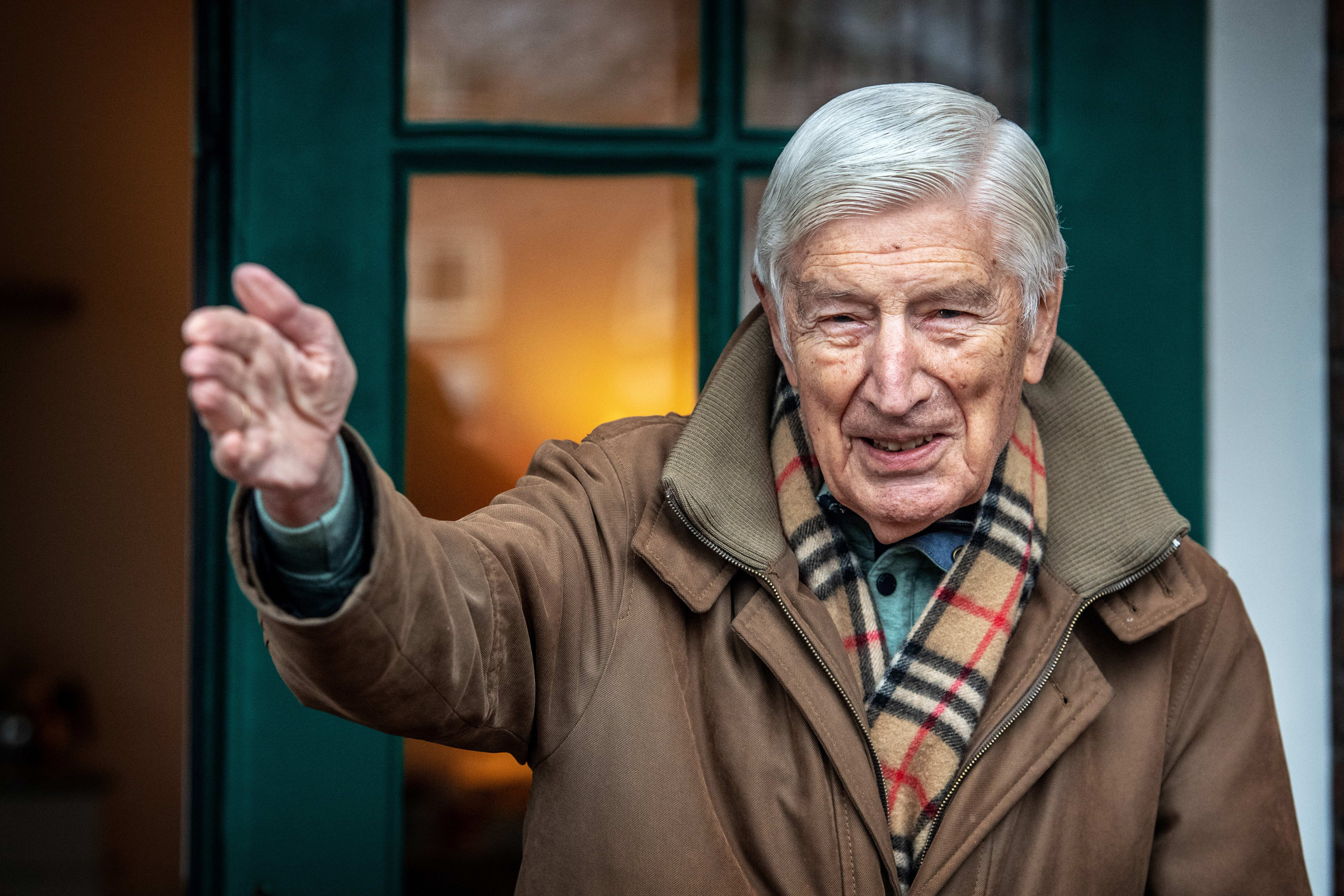 Oud-premier Dries van Agt op 93-jarige leeftijd overleden: 'Hand in hand met vrouw'
