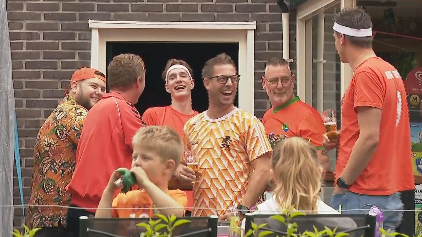 Oranje-gekte in Broekland: bijna hele dorp doet mee met EK-pool