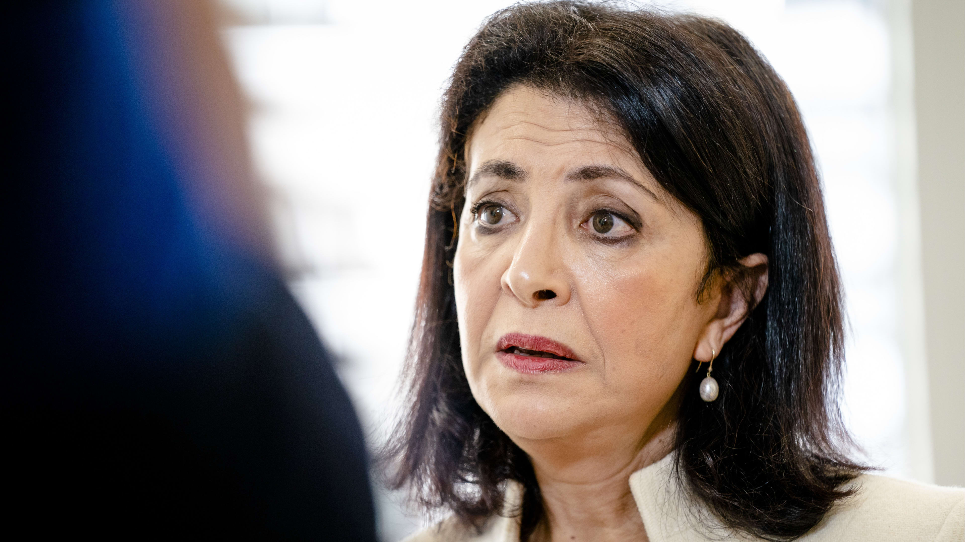 Oud-Kamervoorzitter Khadija Arib valt Vera Bergkamp hard aan: 'Ze heeft geen enkele bevoegdheid'