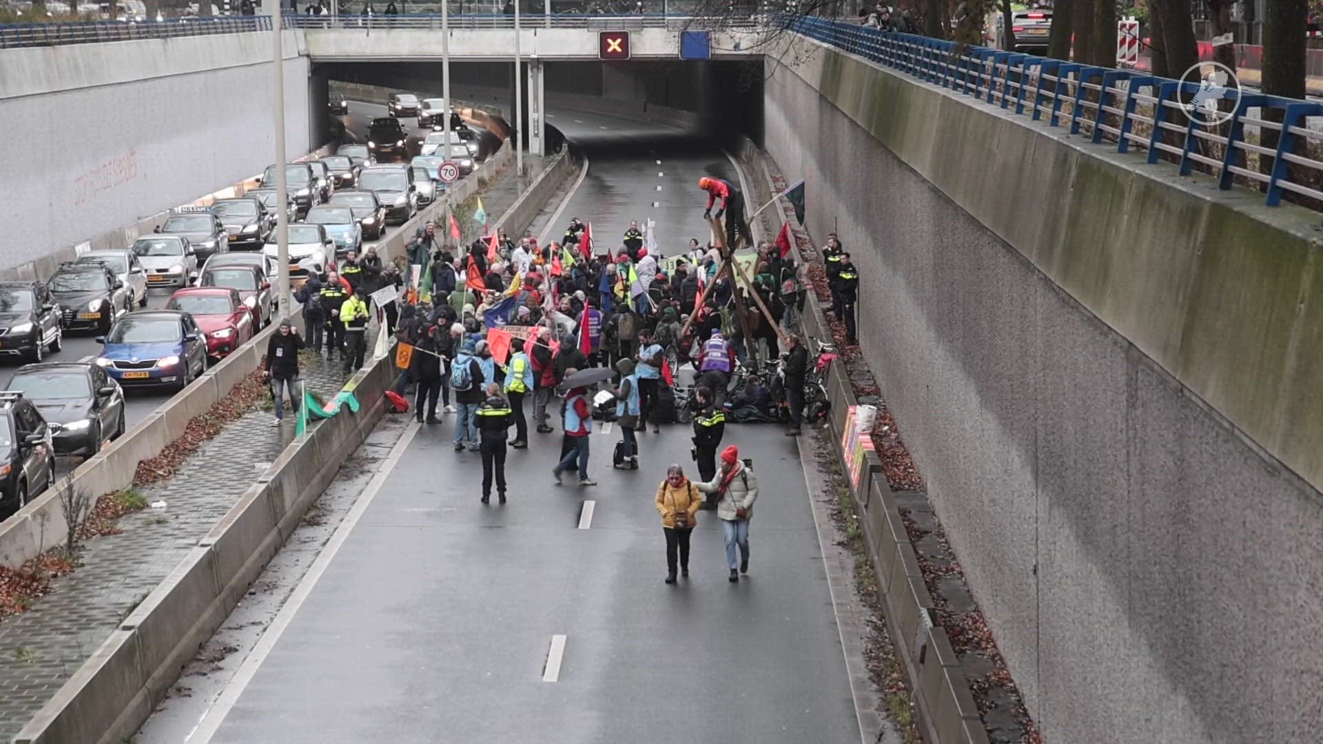 Meerdere aanhangers XR vervolgd na meerdere acties zoals bekladden A12
