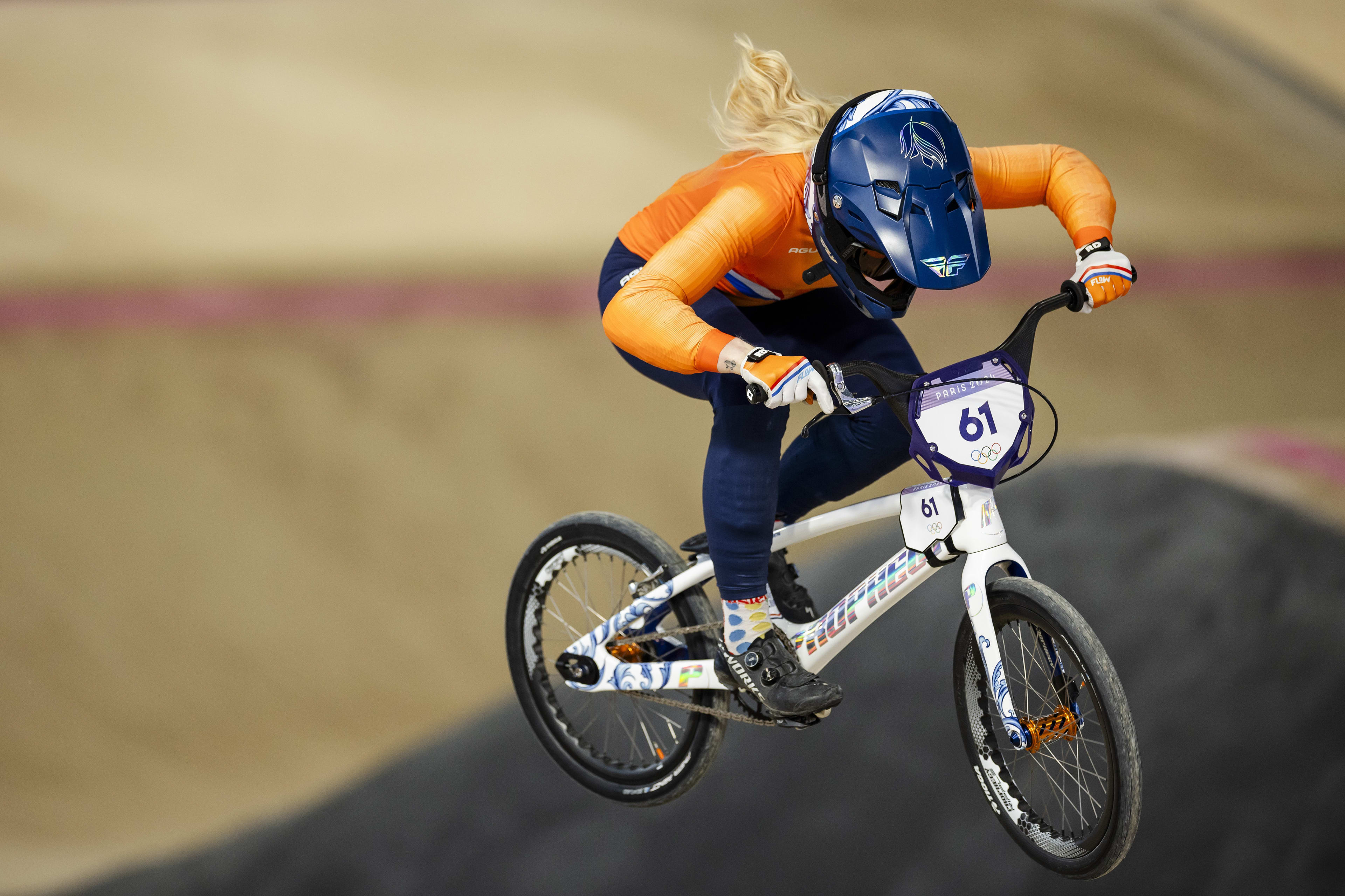 Debuterende BMX'ster Manon Veenstra wint zilveren plak op Olympische Spelen