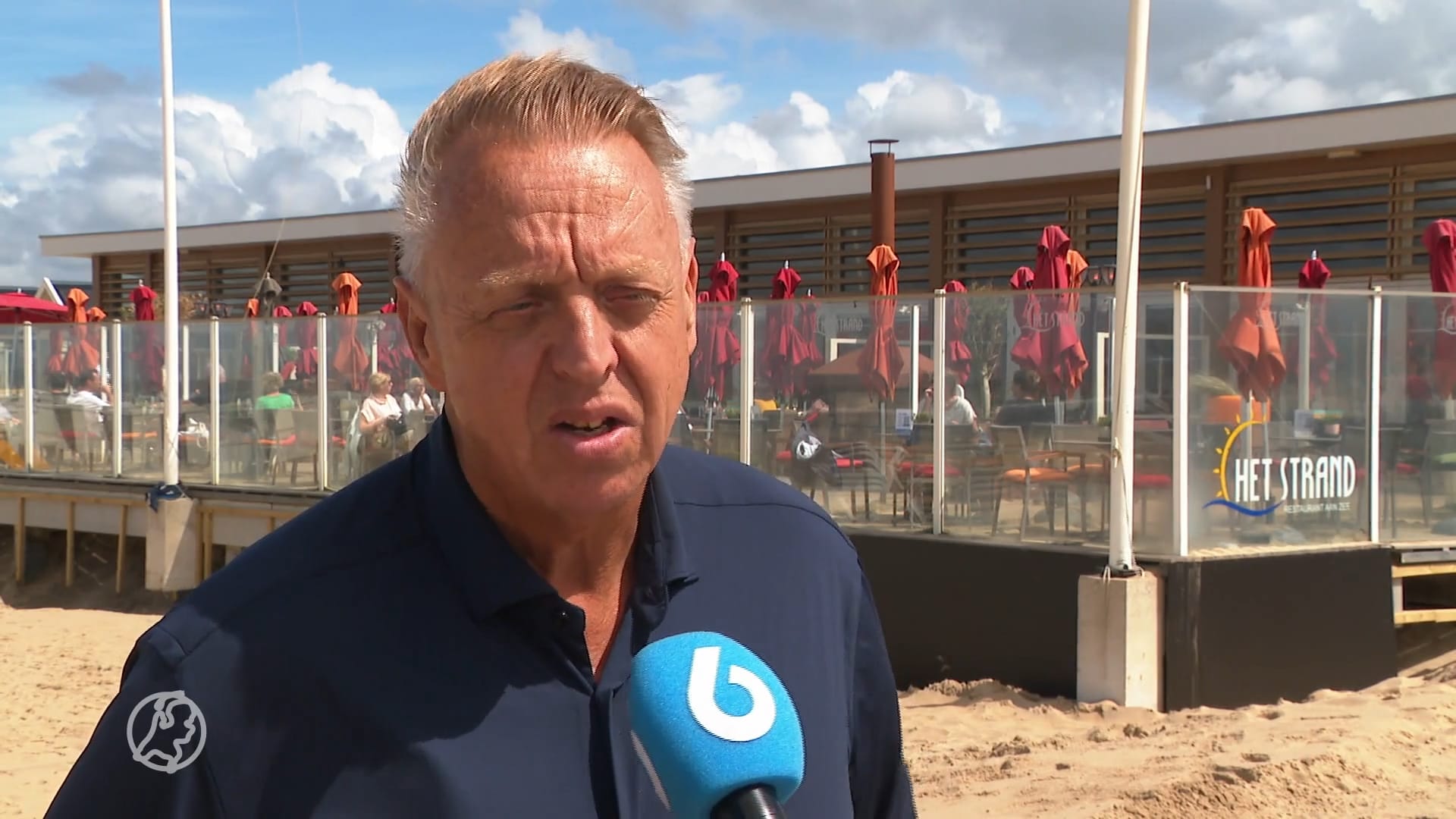 Terras- en strandtentondernemers lijden onder slecht weer: 'Zelfs de Duitsers gaan eerder naar huis'