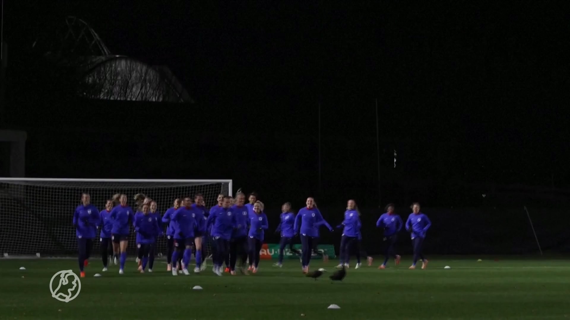 Oranjevrouwen 'helemaal klaar' voor eerste wedstrijd WK na training op bijzonder veld