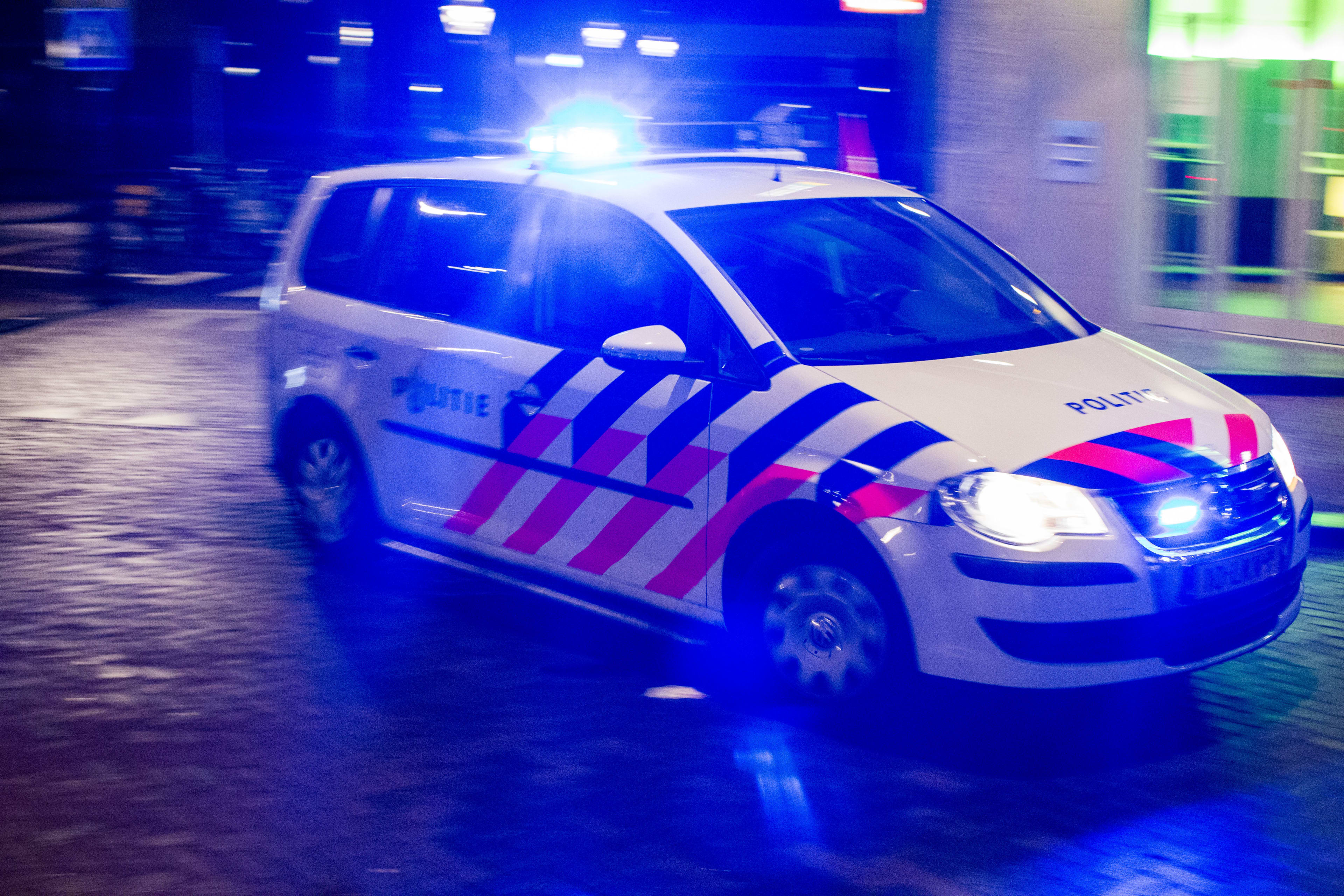 Slingerende en botsende beschonken bestuurder laat ravage achter in Amsterdam