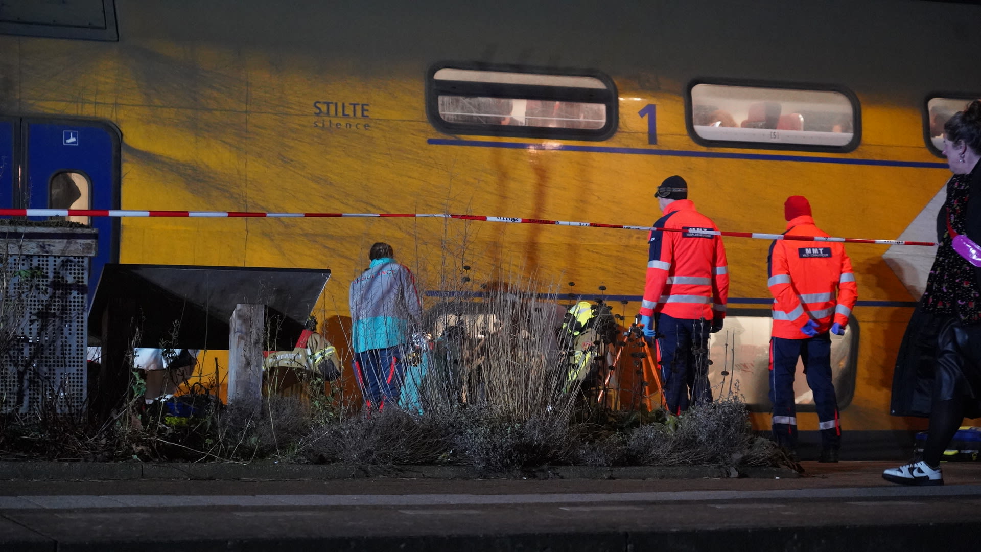 Vrouw gewond na aanrijding met trein bij station Castricum | Hart van
