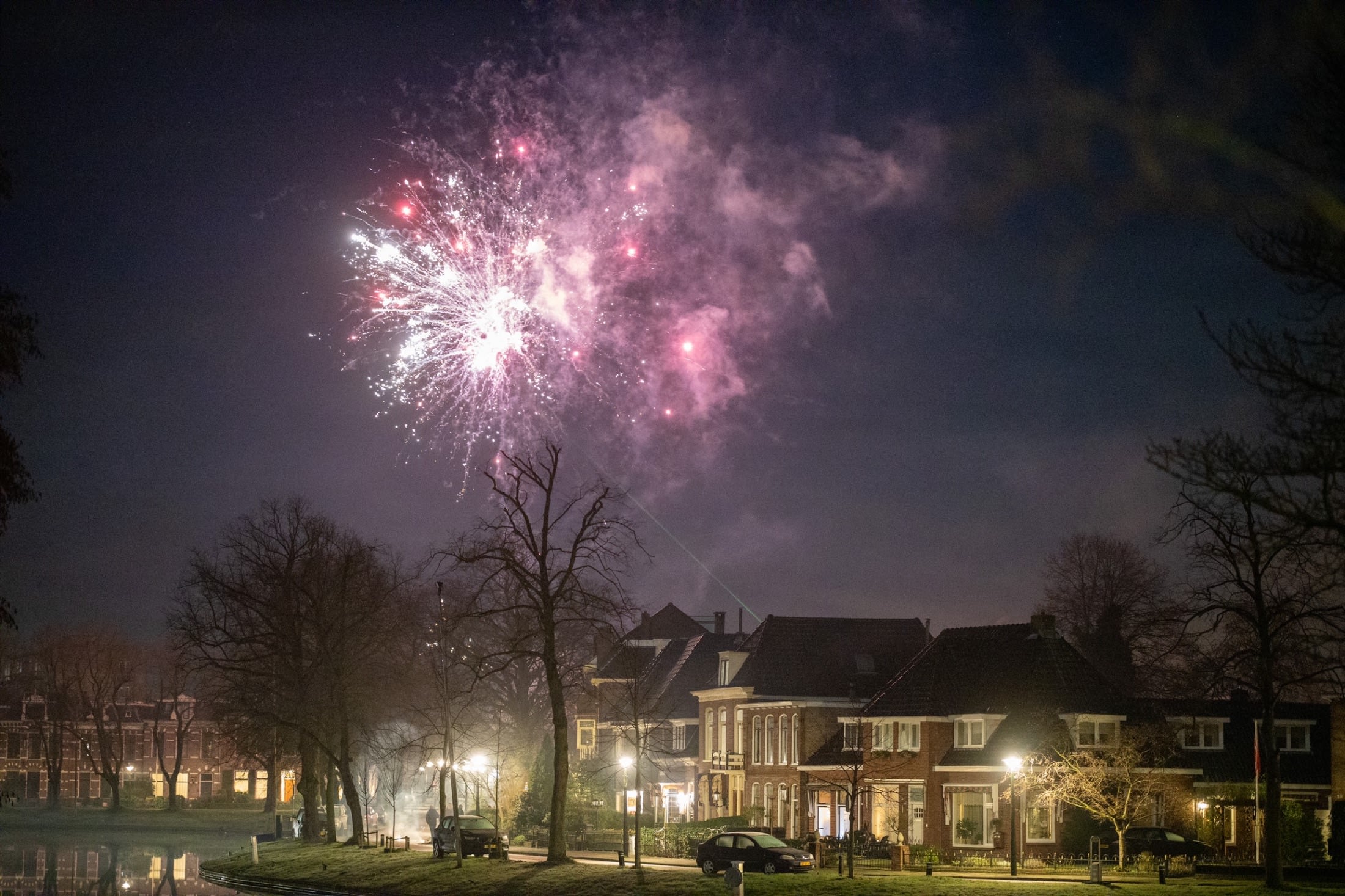 Amper iets te merken van het vuurwerkverbod: Nederland knalt het nieuwe jaar in