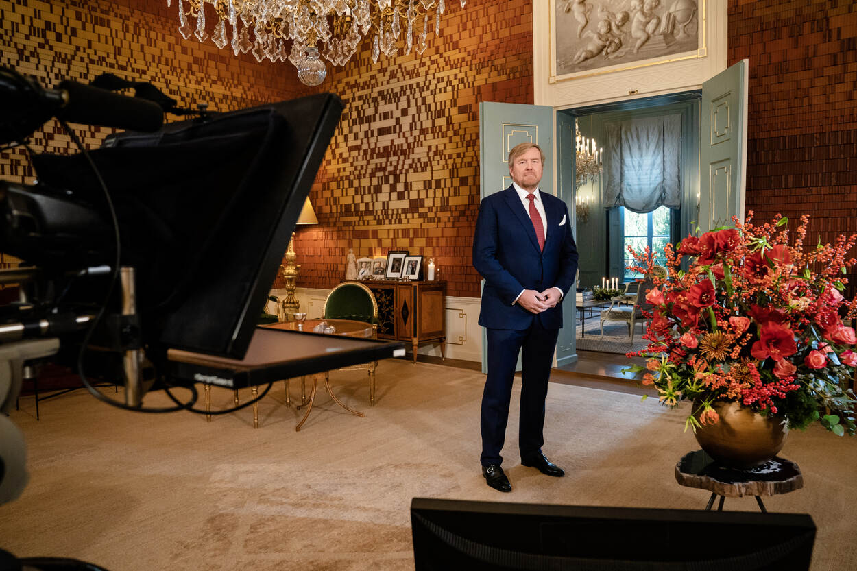 Koning Willem-Alexander in kersttoespraak: 'Schaduw van zorgen over kerstfeest'