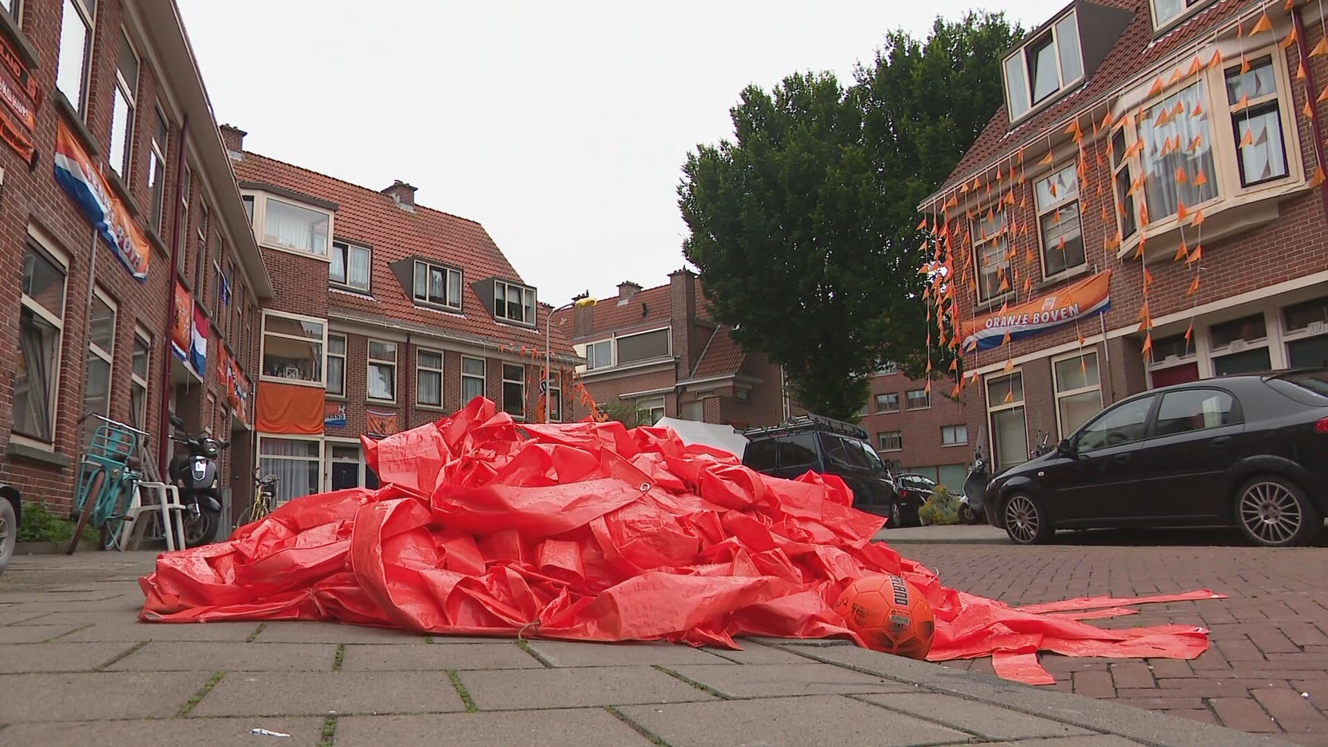 Oranjestraten treuren na EK-debacle: 'Als je naar buiten loopt, krijg je de klap'