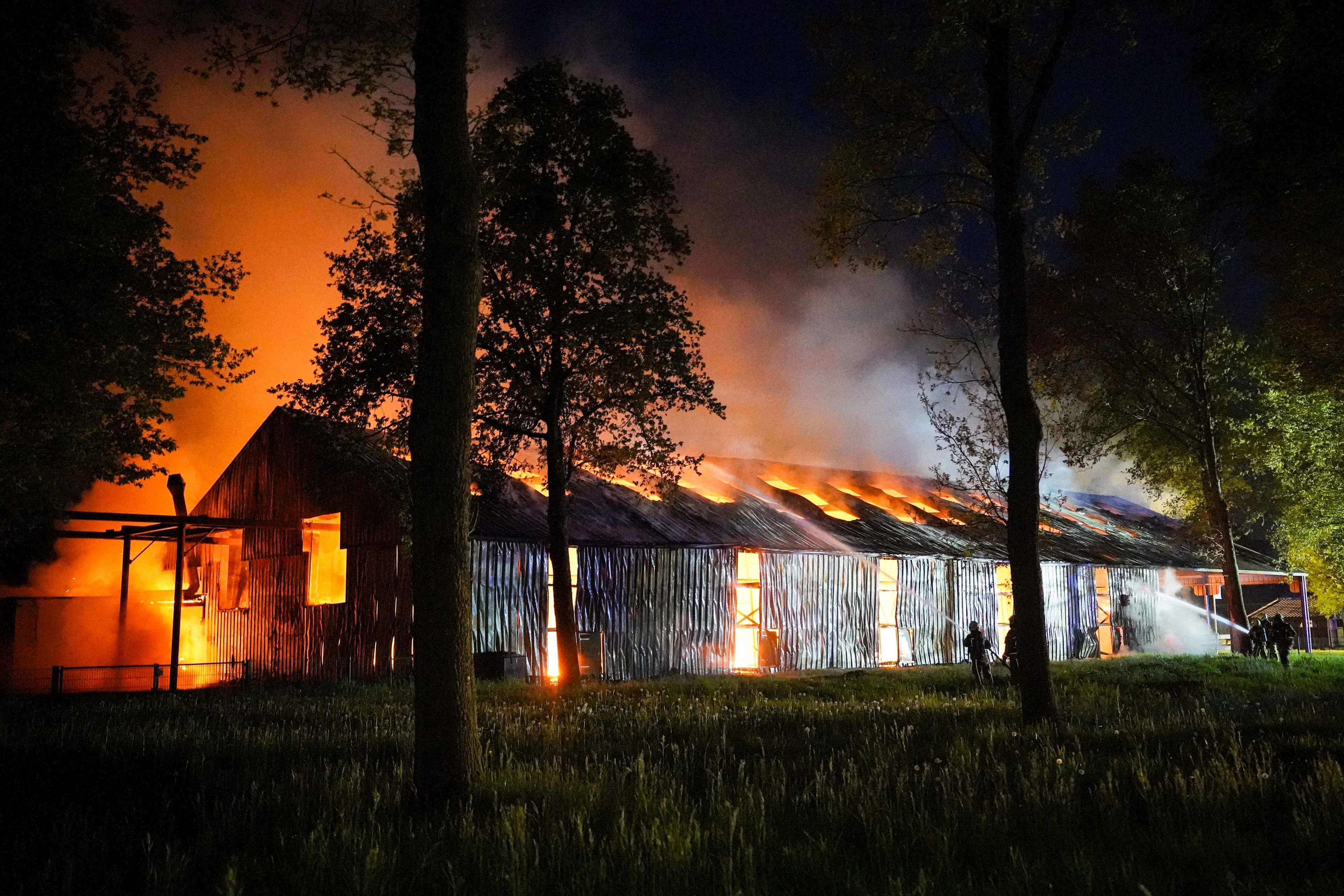 Grote brand verwoest speelparadijs Nienoord, familiepark komende dagen dicht