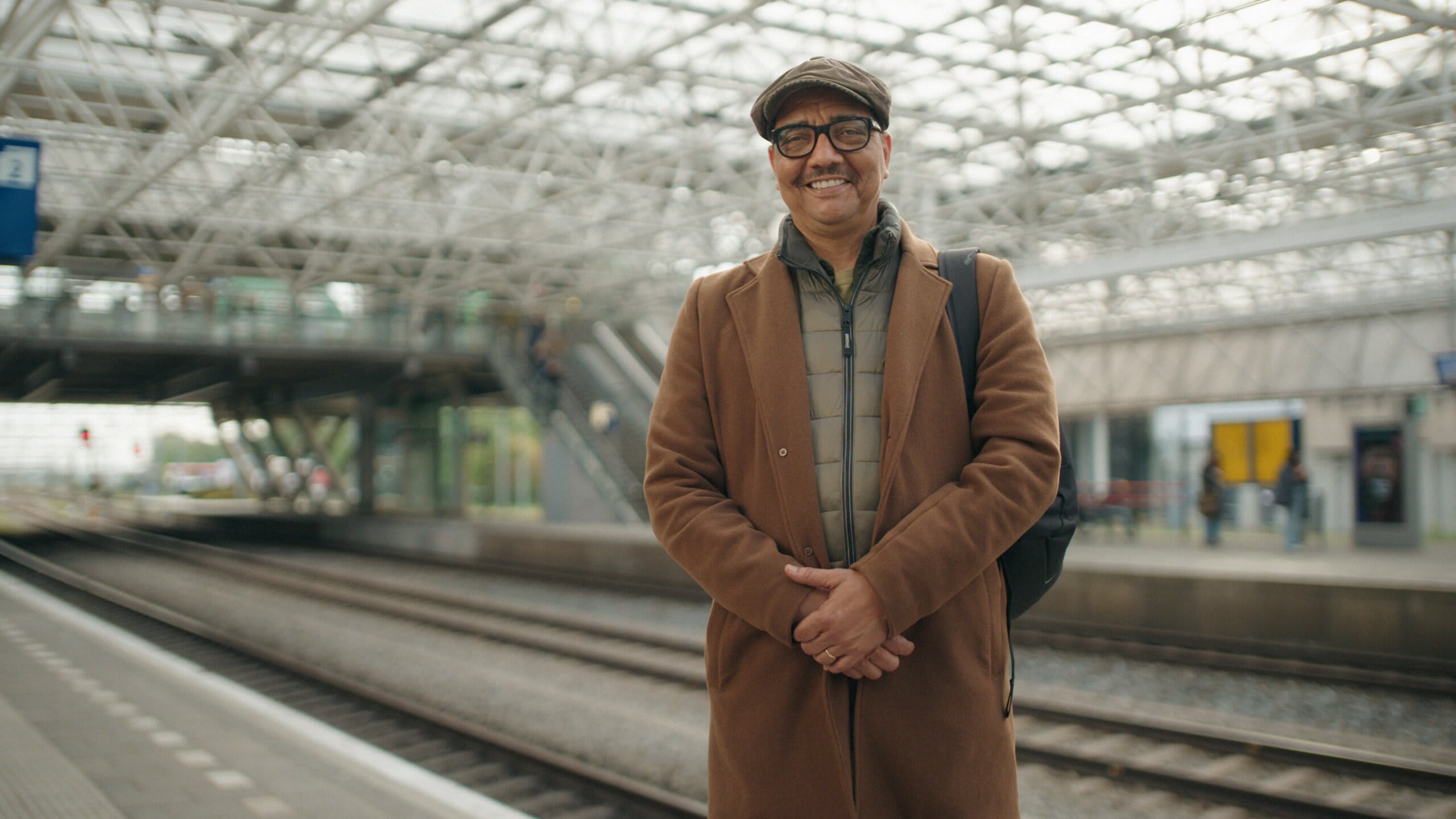 Van cabaret naar connectie: hoe Jörgen Raymann zijn leven opnieuw op de rails zette